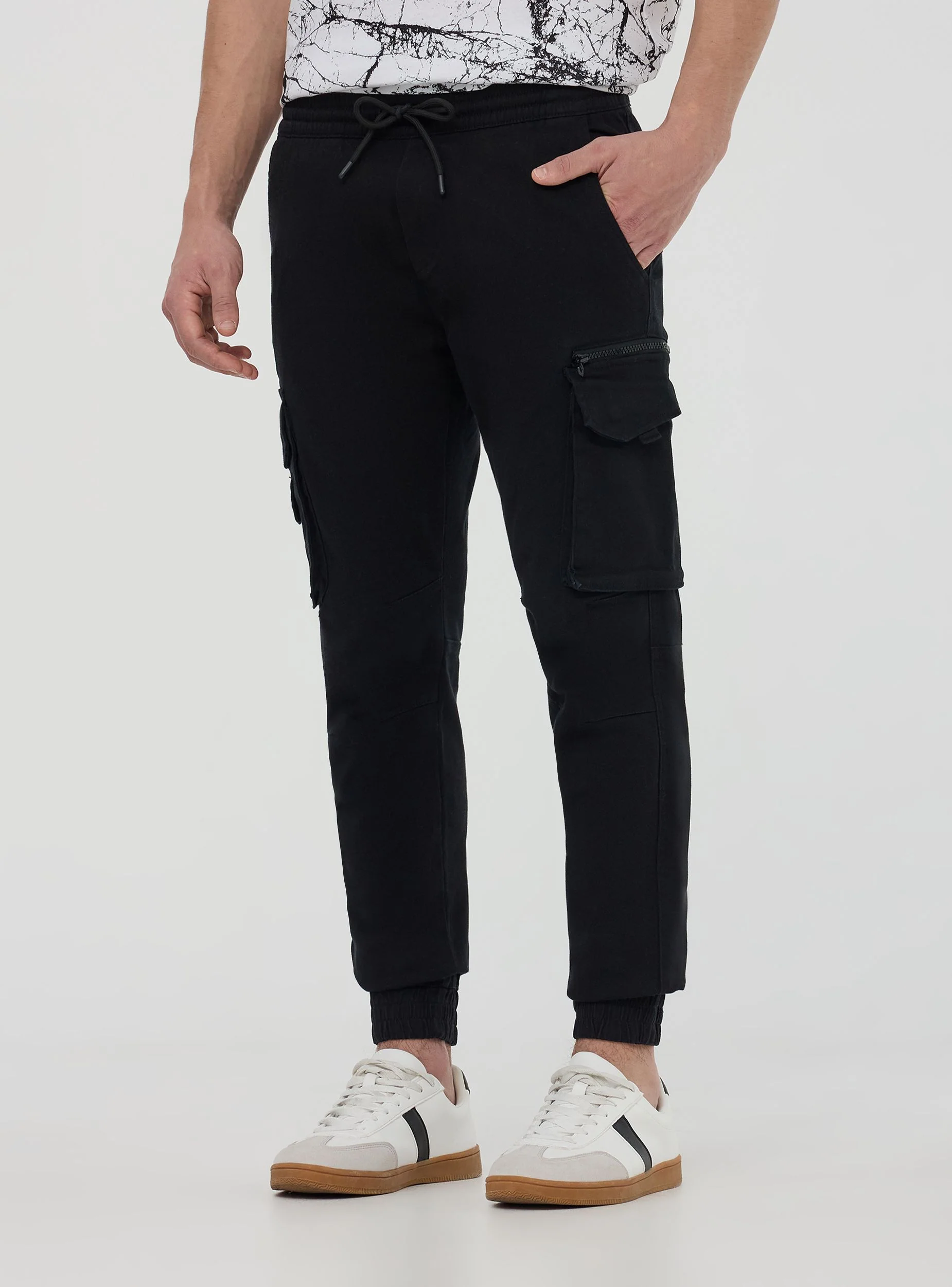 Pantaloni cargo tecnici con coulisse - Image 2