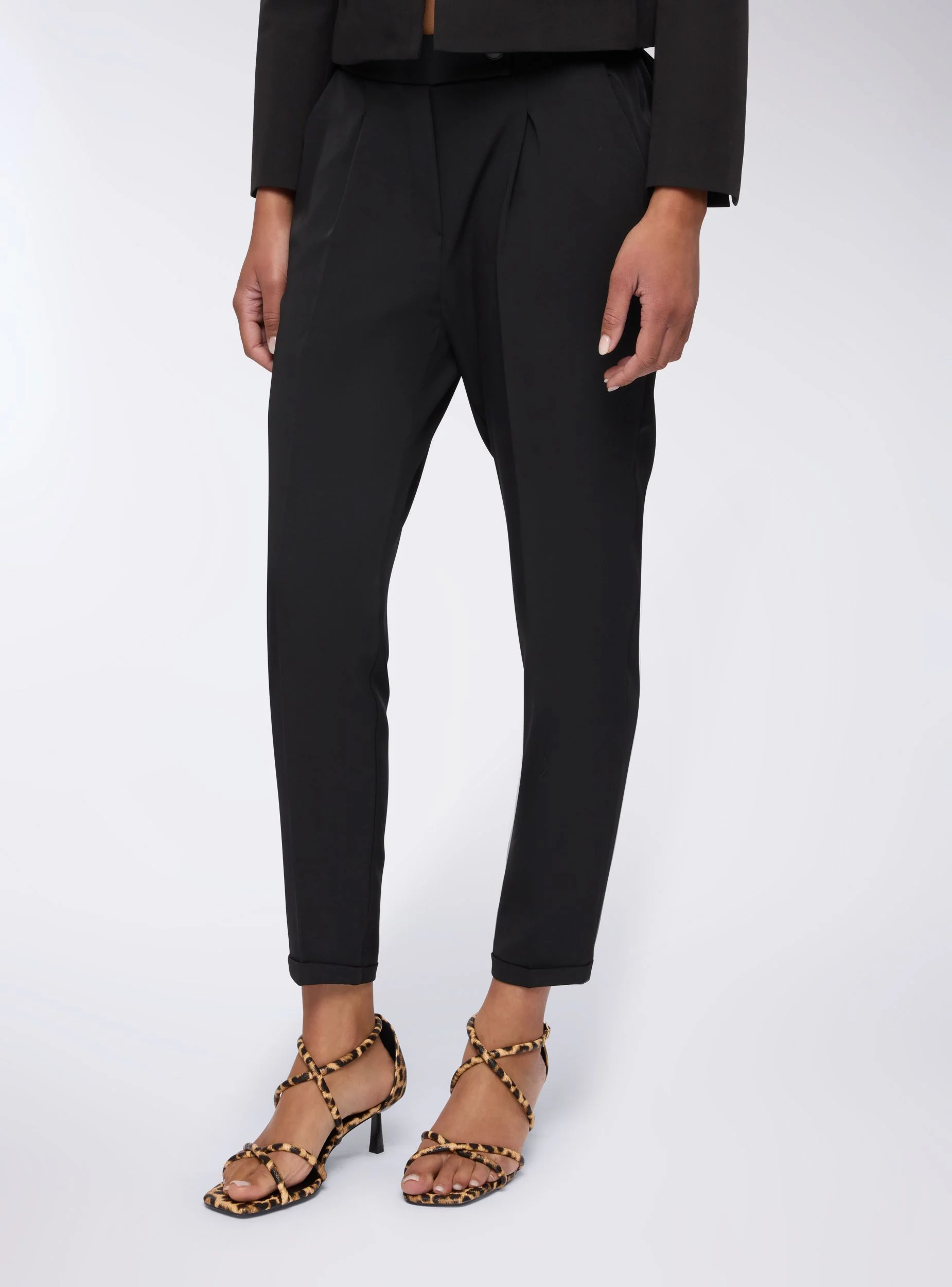 Pantaloni chino con pinces - Image 4