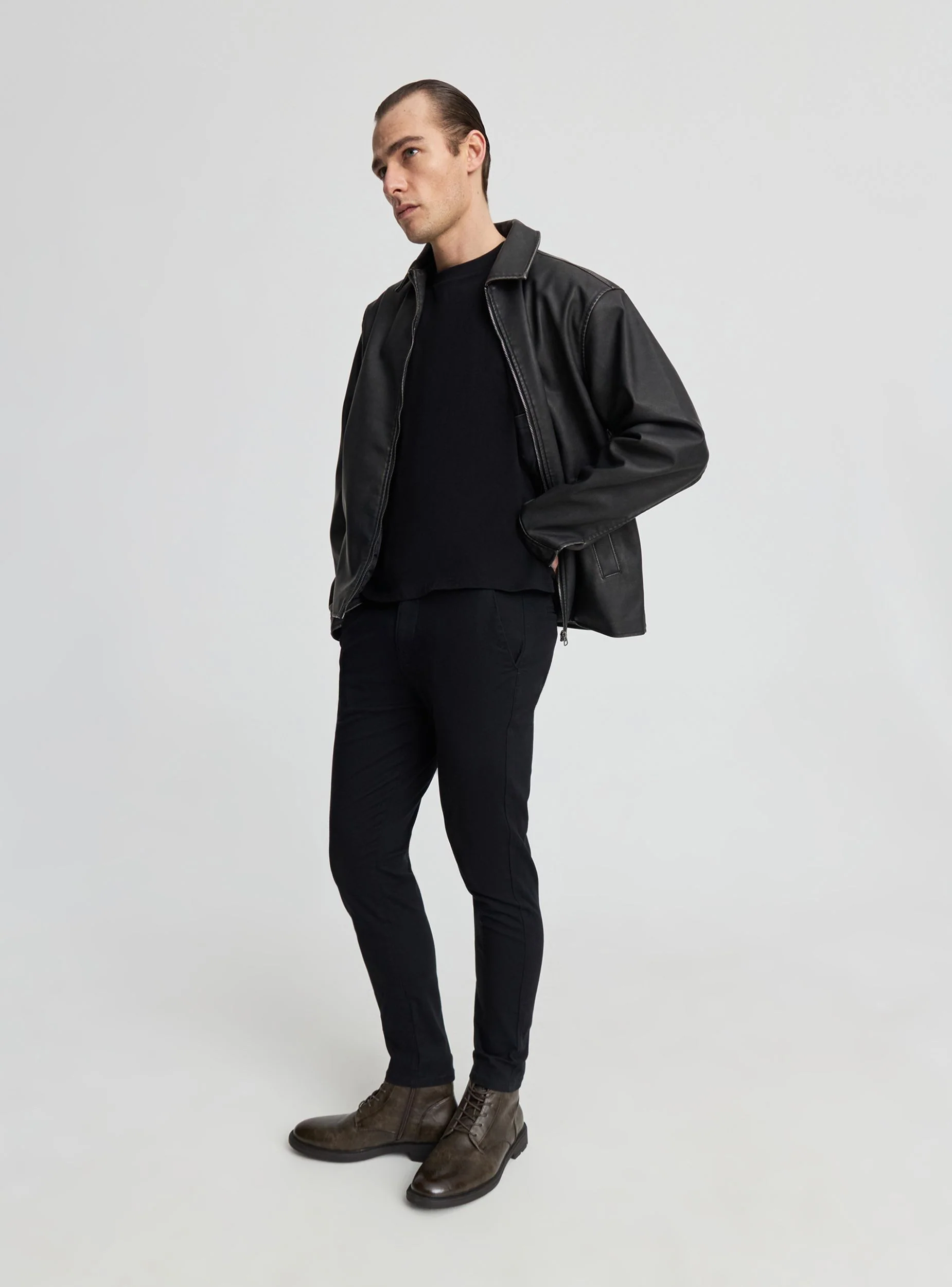 Pantaloni chino skinny a tinta unita
