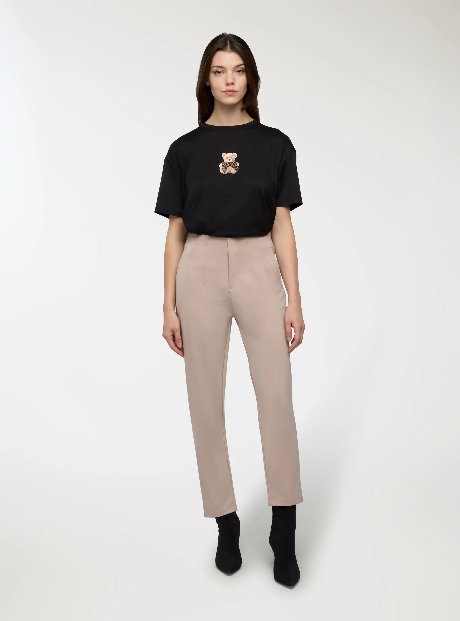 Pantaloni chino tinta unita con vita elasticizzata - Image 3