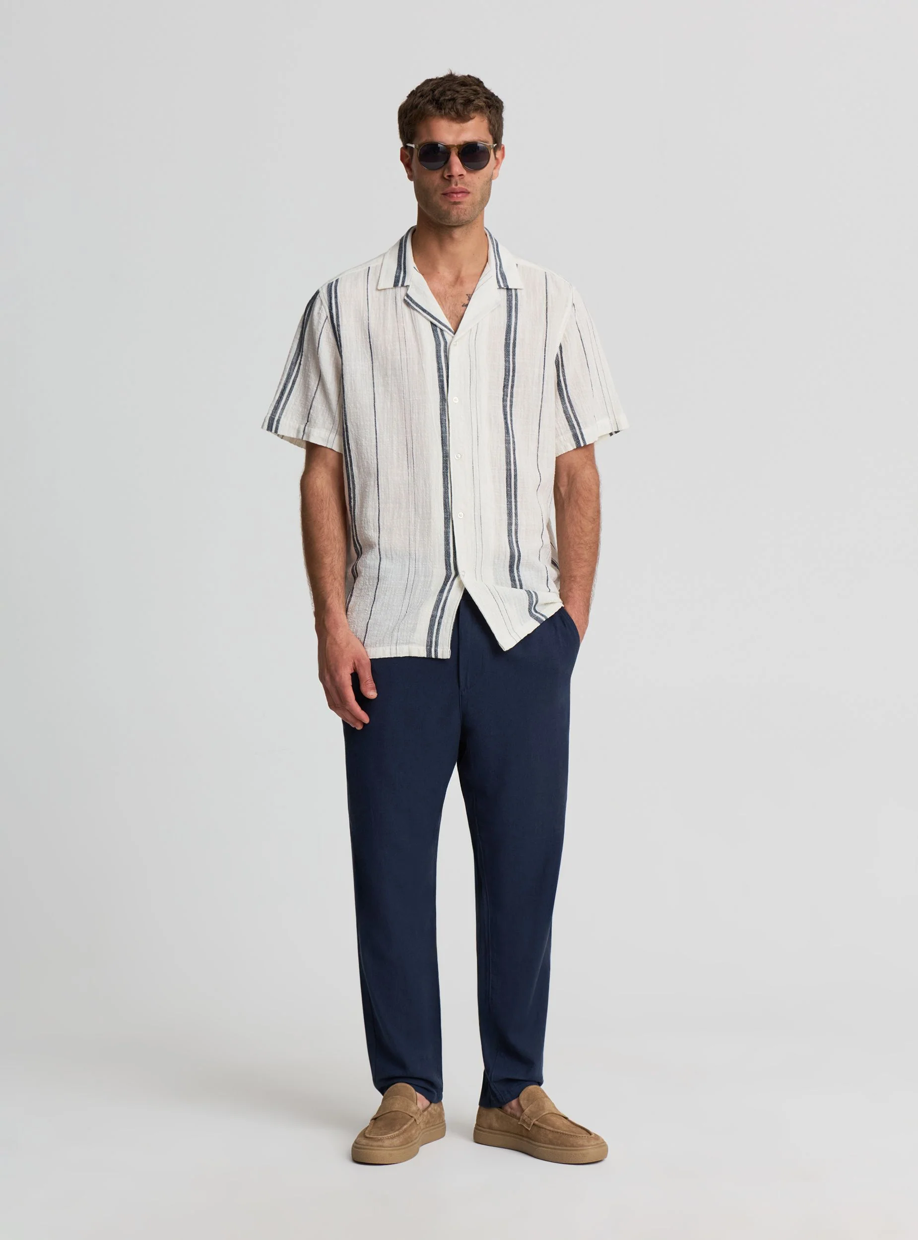 Pantaloni chinos a tinta unita con elastico in vita - Image 2