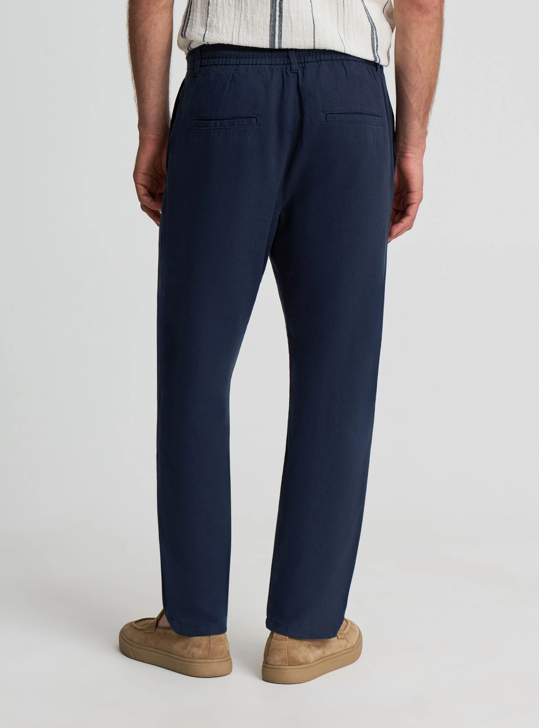 Pantaloni chinos a tinta unita con elastico in vita - Image 3