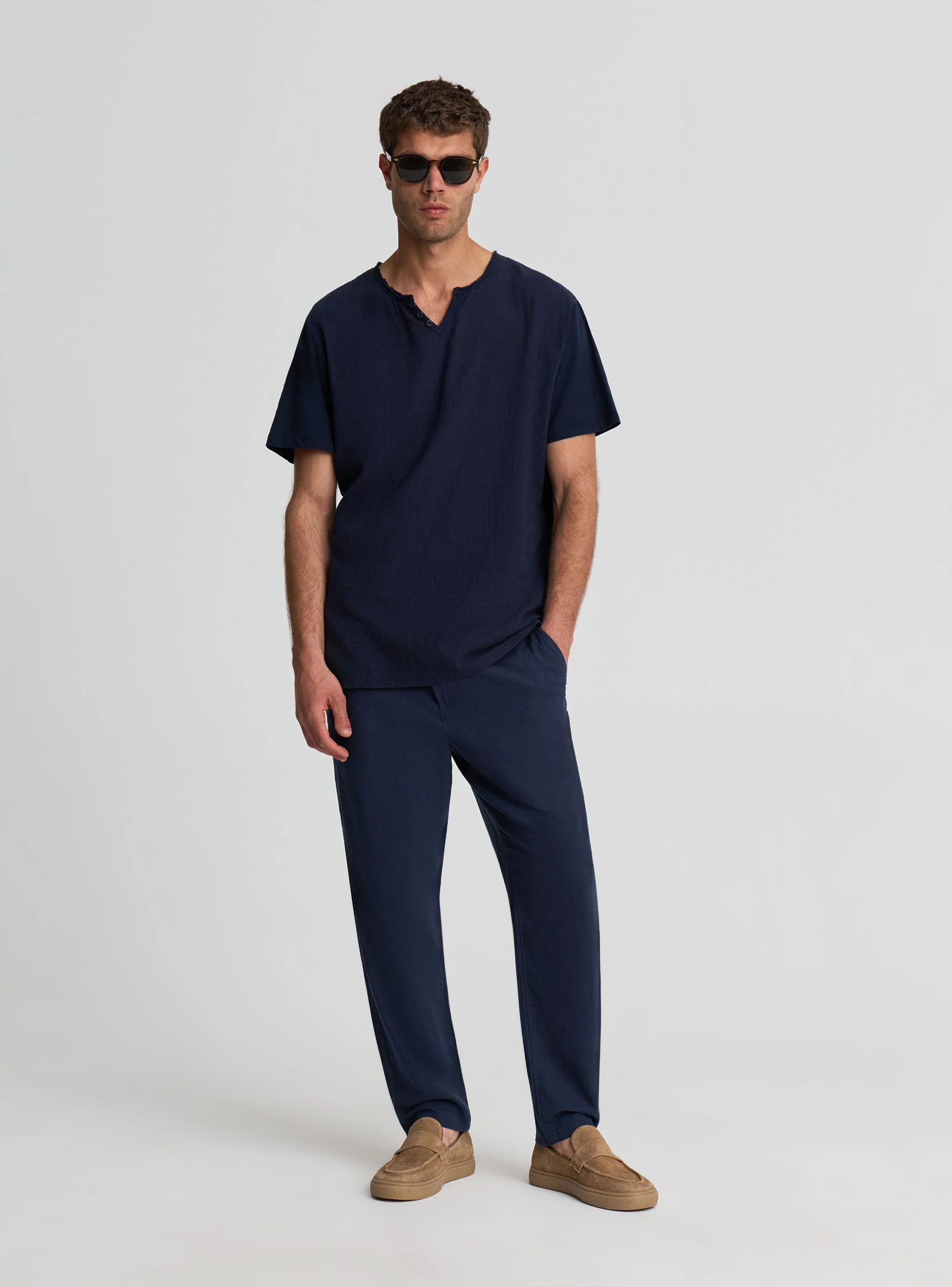 Pantaloni chinos a tinta unita con elastico in vita - Image 8