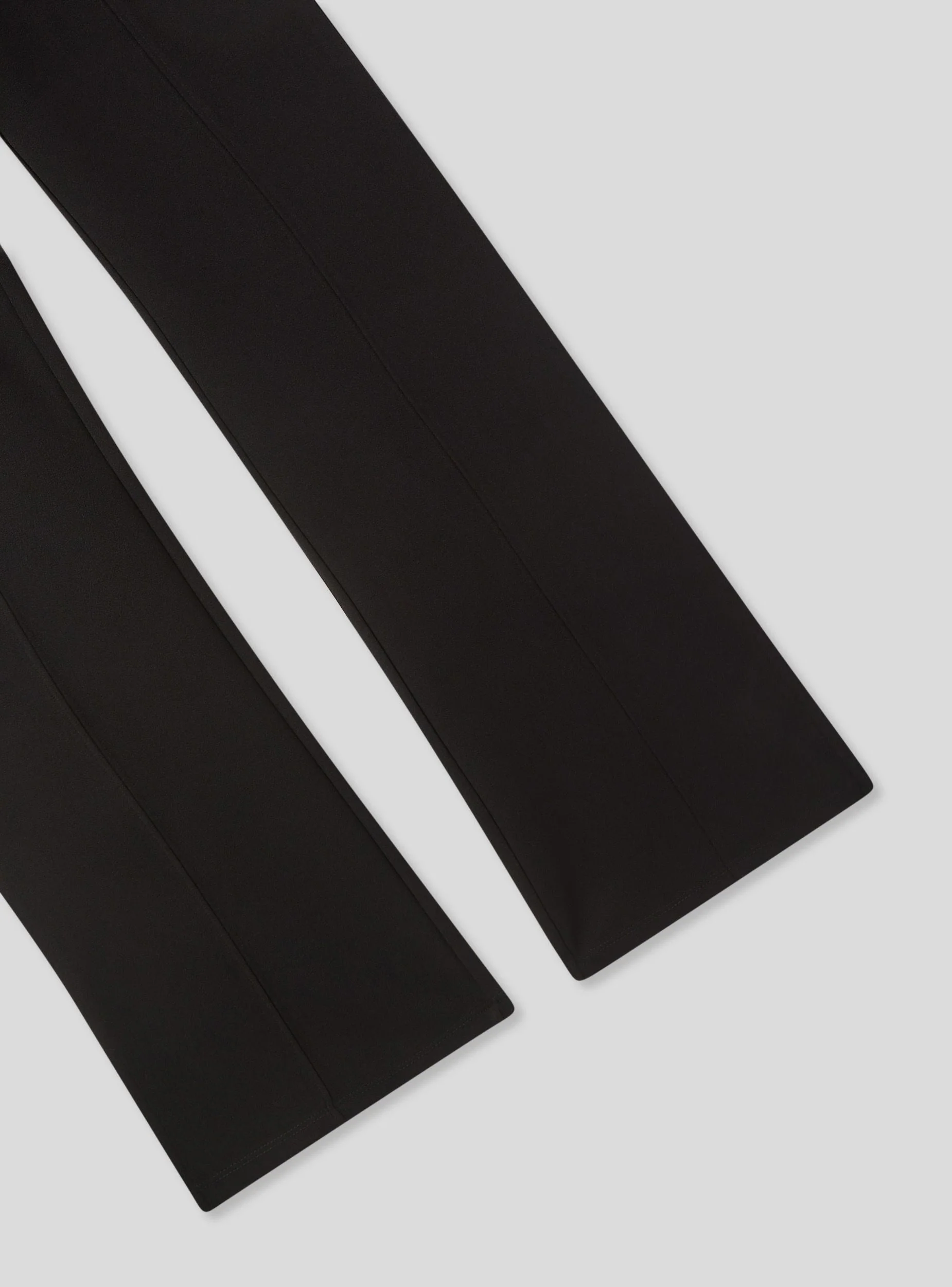 Pantaloni con bottoni decorativi