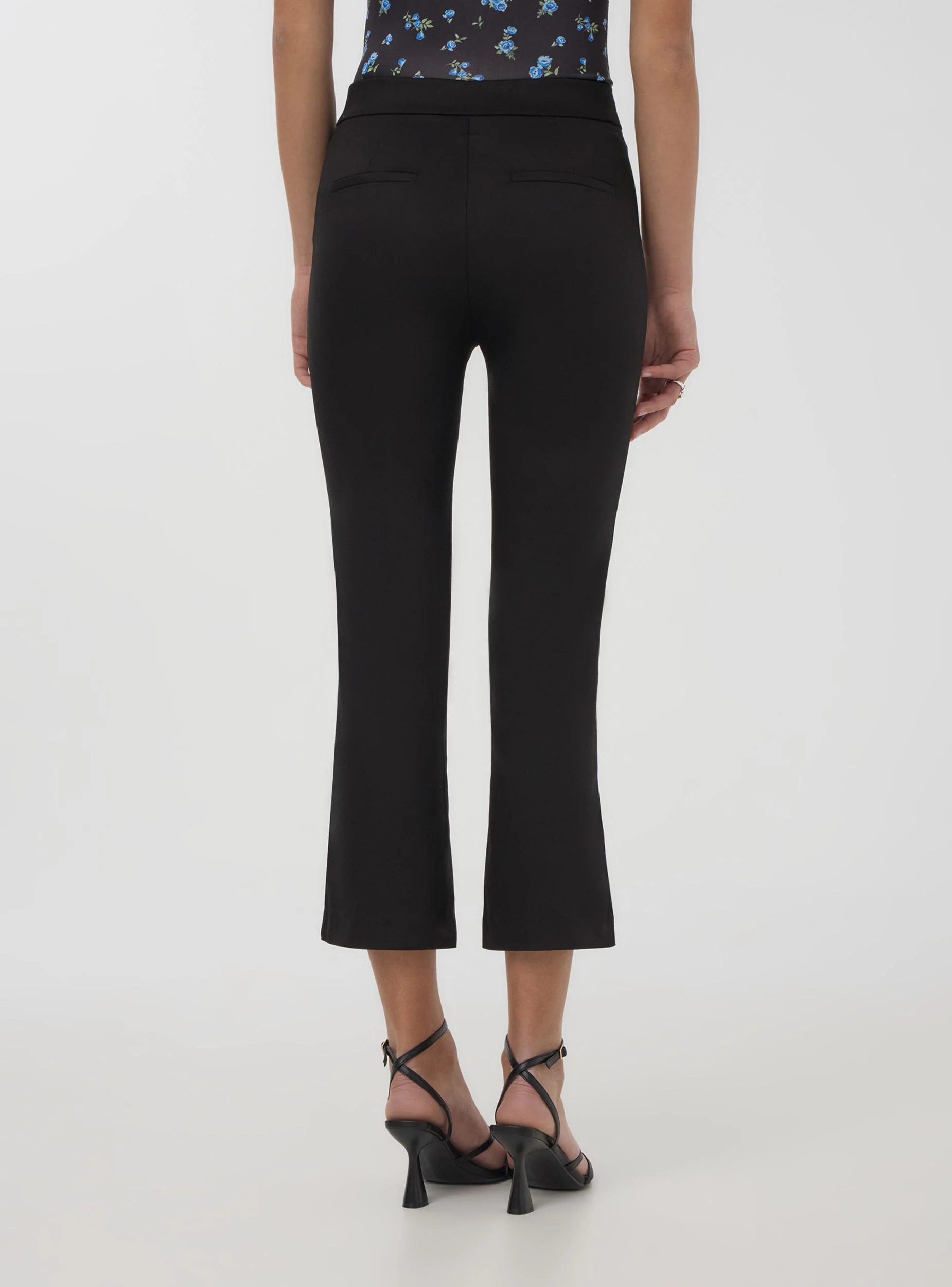 Pantaloni flare crop tinta unita - Image 2