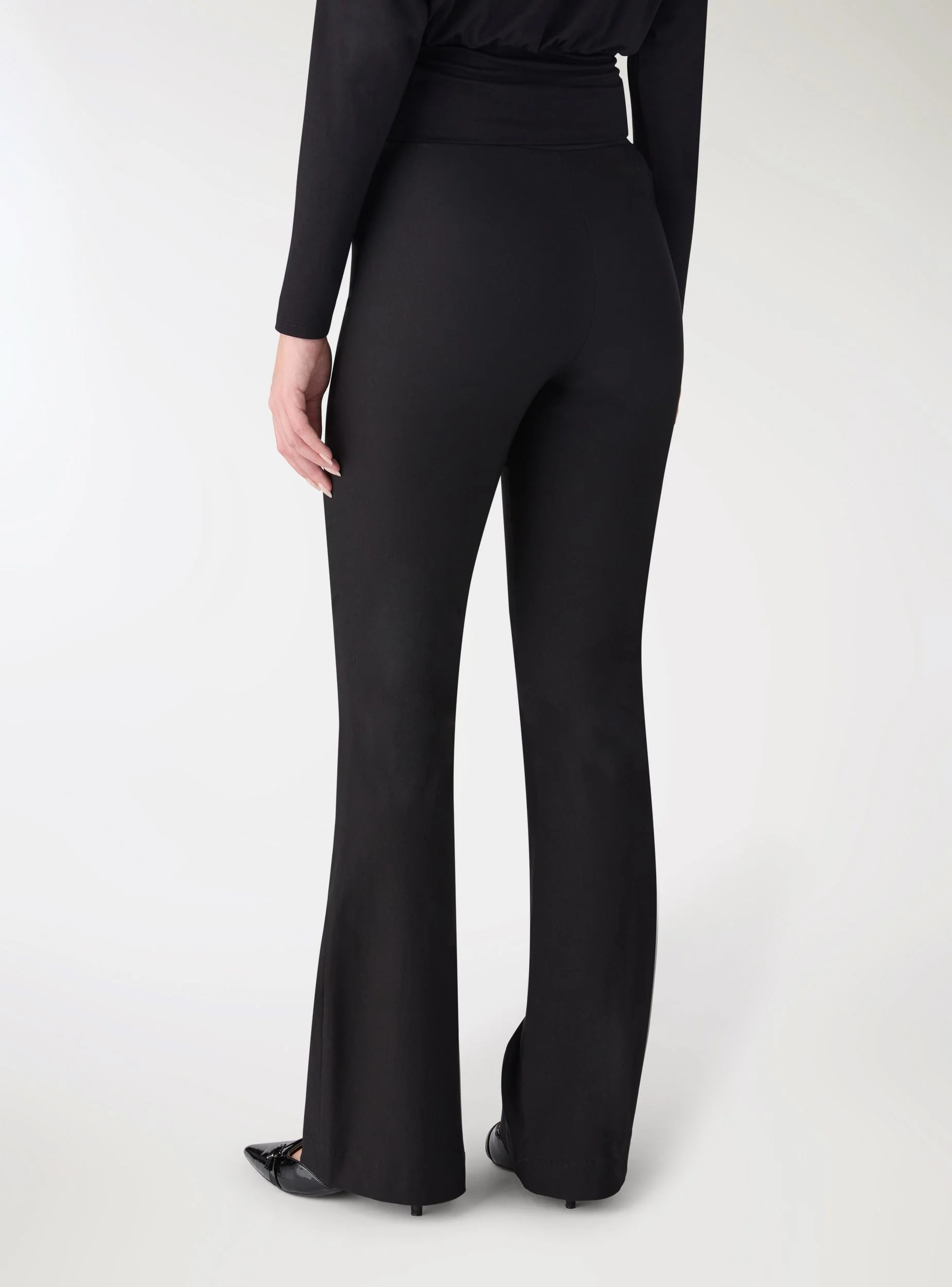 Pantaloni flare vita bassa con dettaglio cut-out - Image 3