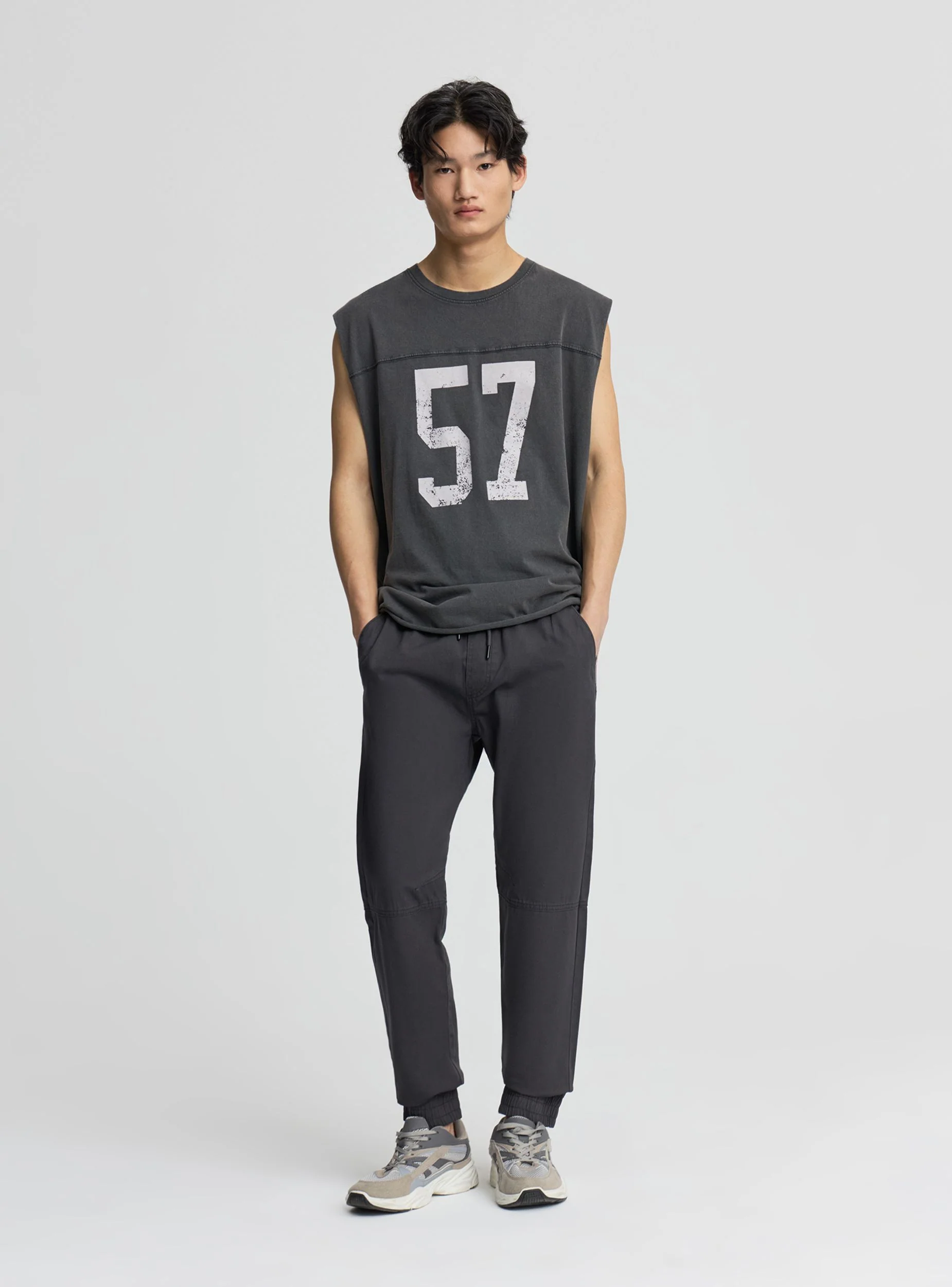 Pantaloni jogger a tinta unita con coulisse - Image 4