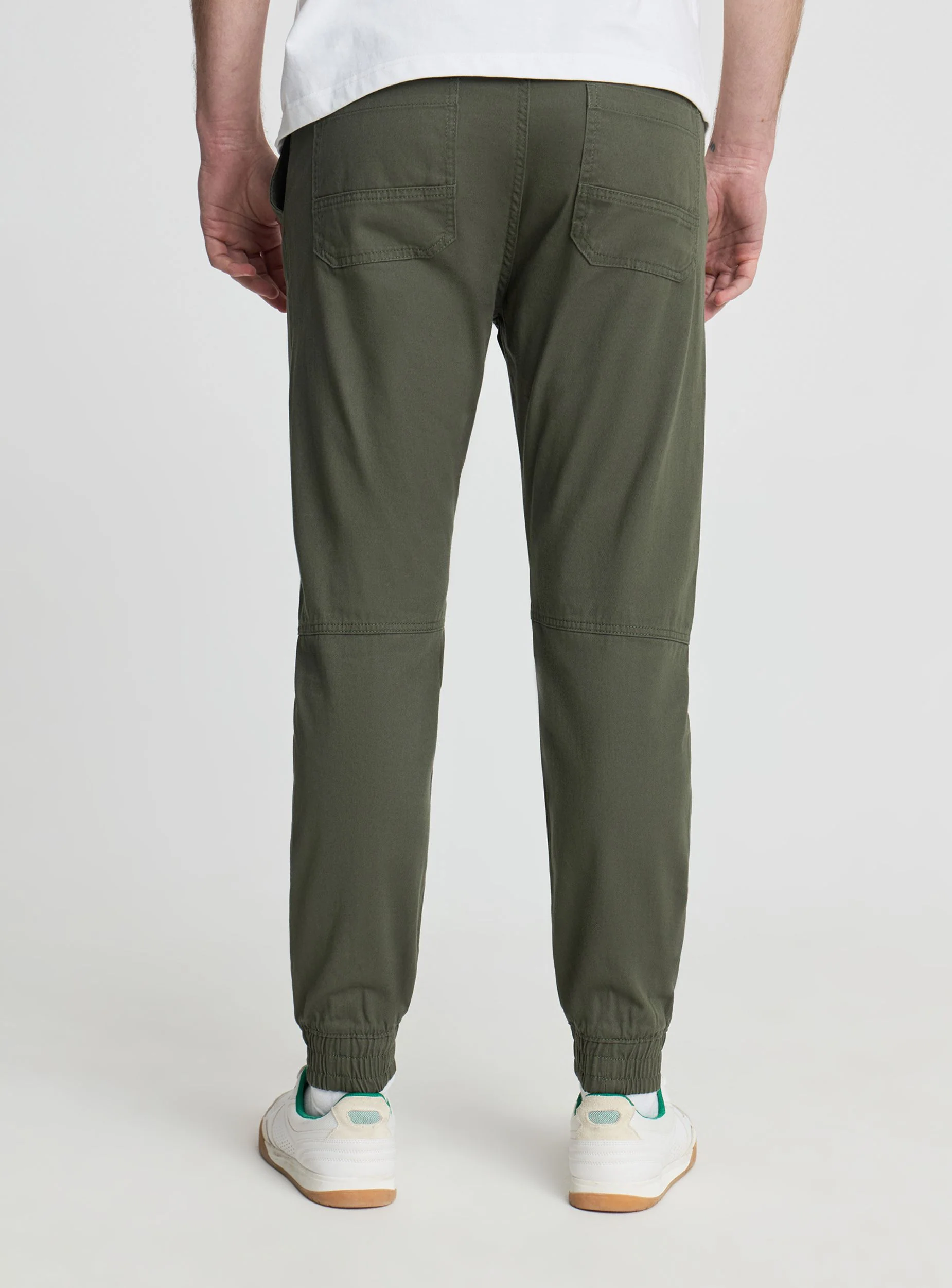 Pantaloni jogger a tinta unita con coulisse