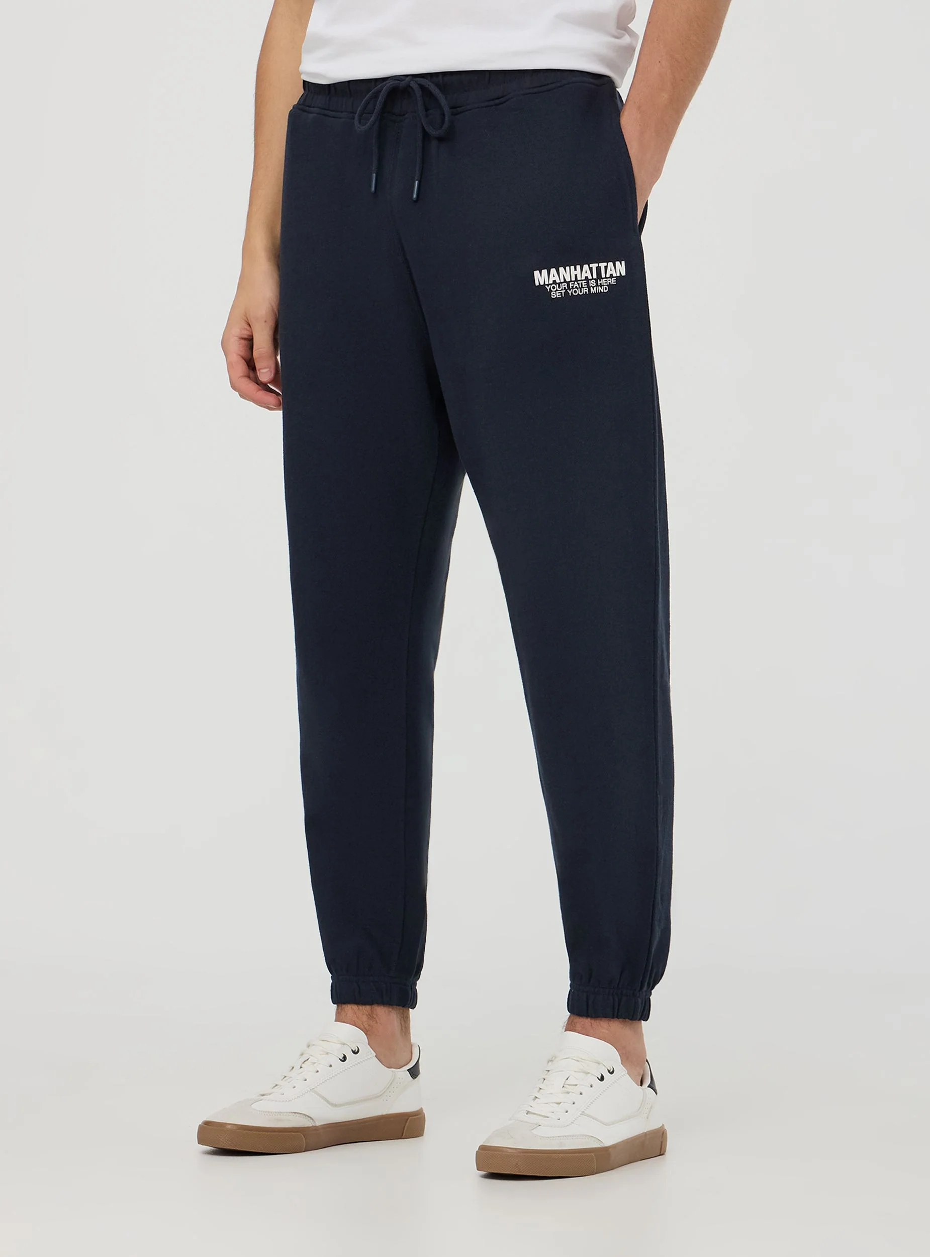 Pantaloni jogger con scritta e coulisse - Image 7