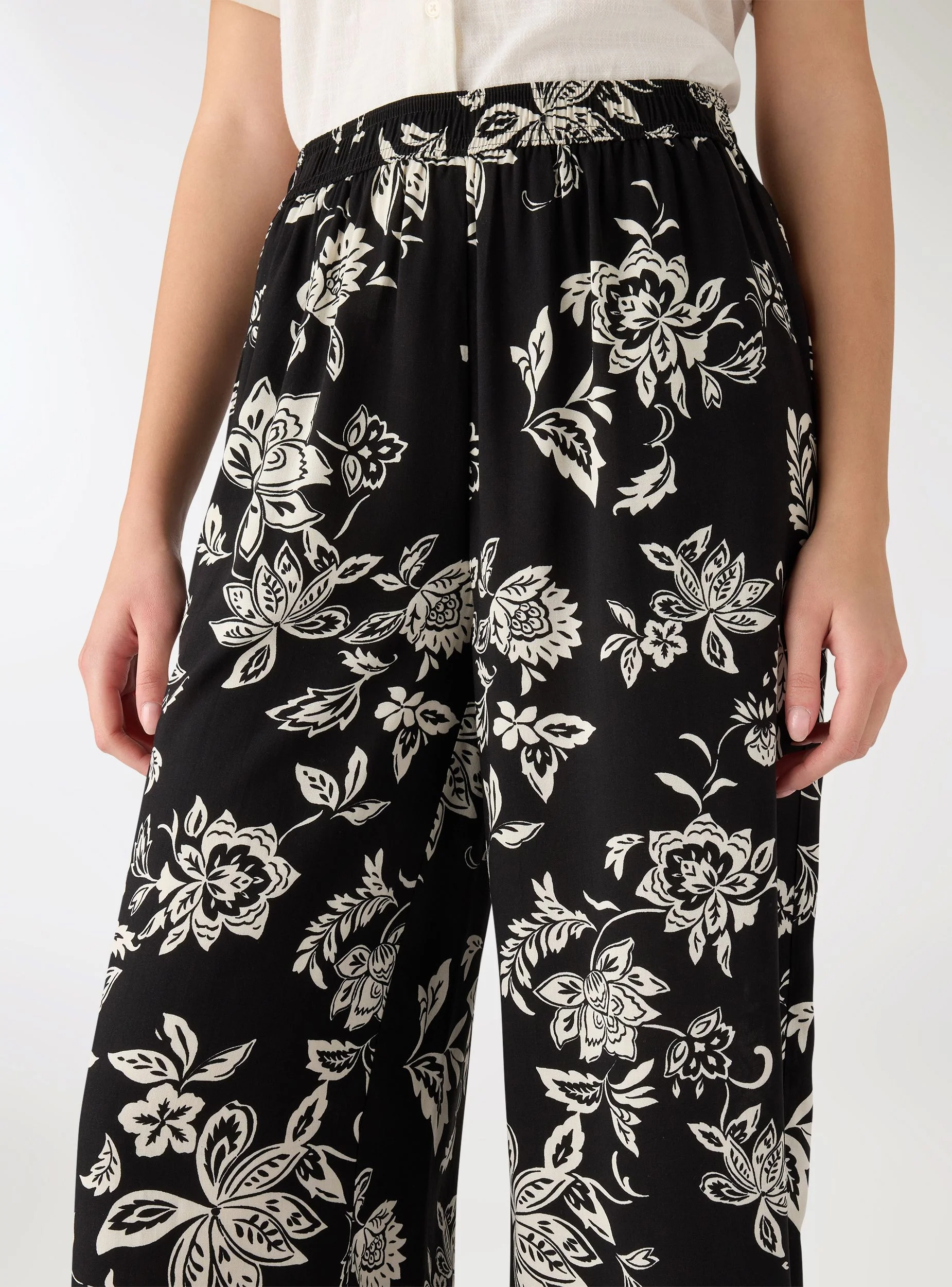 Pantaloni palazzo crop a stampa fiori - Image 4