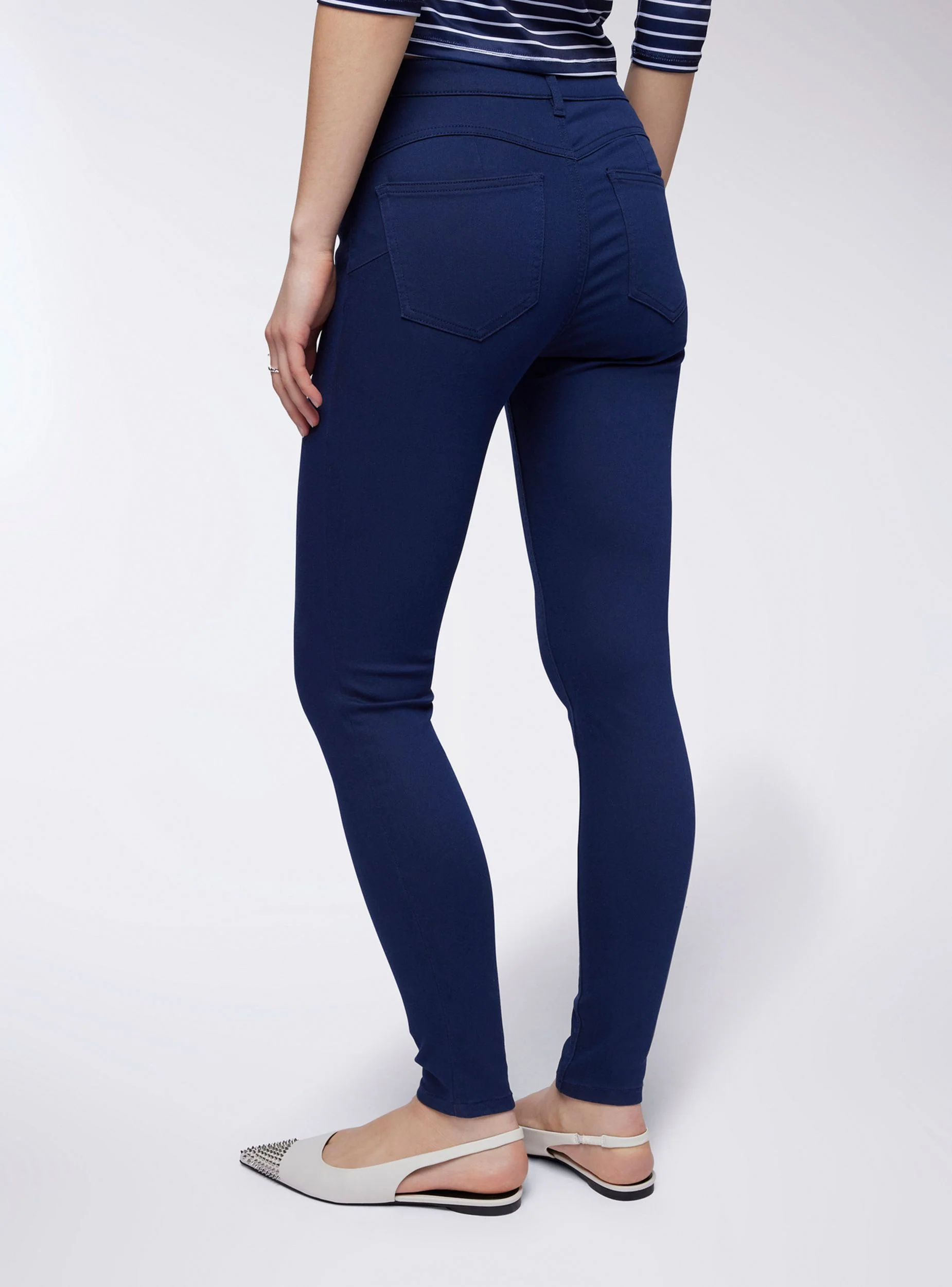 Pantaloni push-up cinque tasche - Image 4