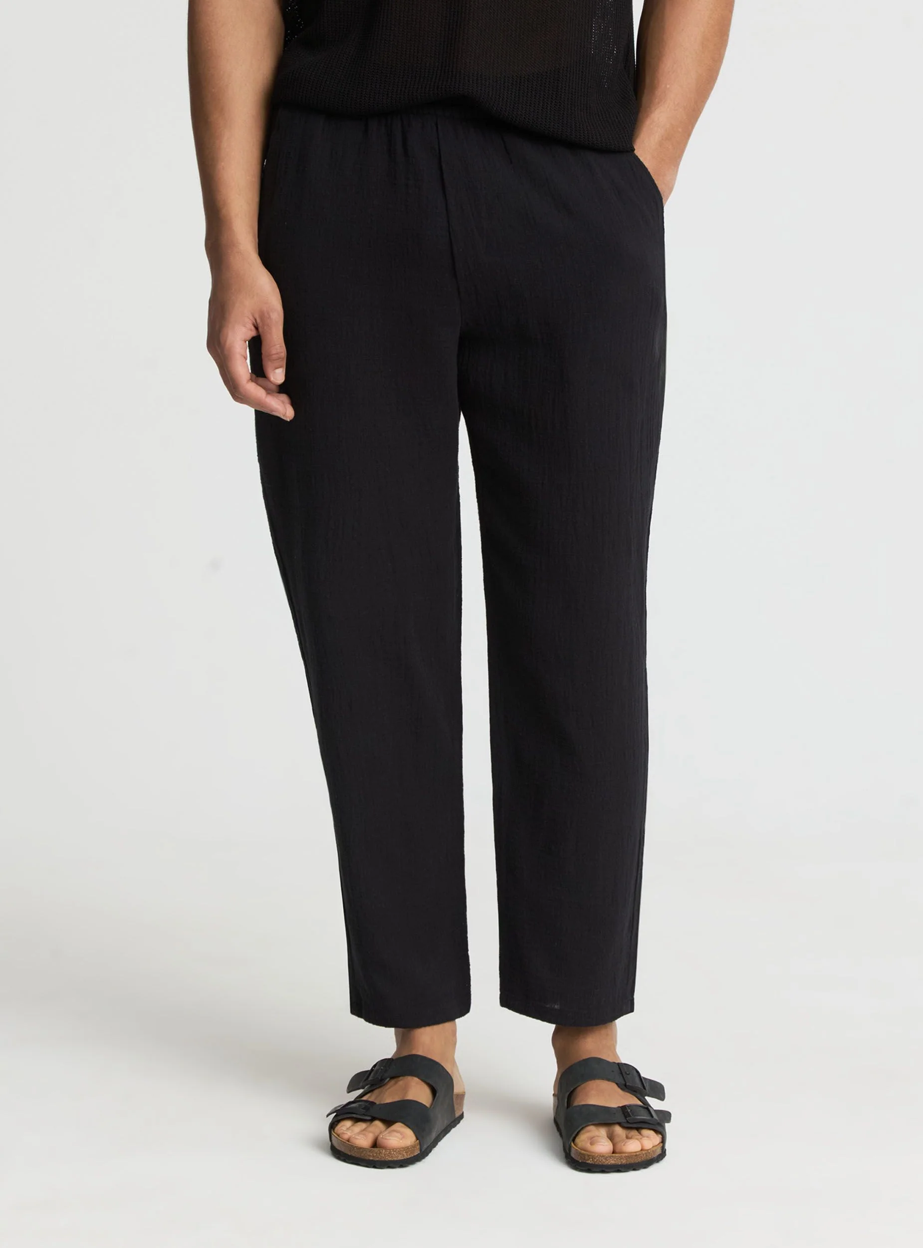Pantaloni relaxed goffrati a tinta unita con elastico in vita - Image 2
