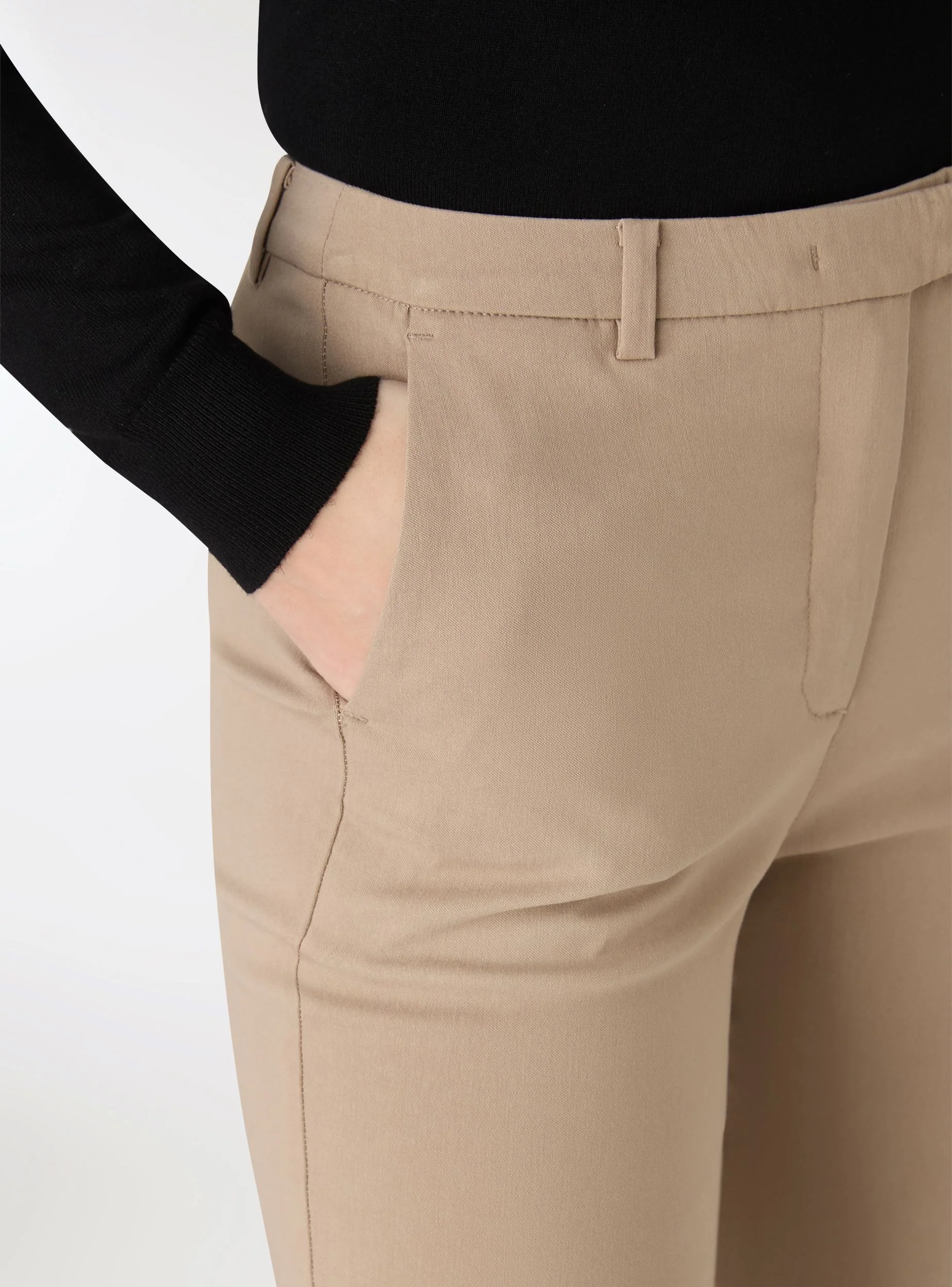 Pantaloni skinny con tasche alla francese