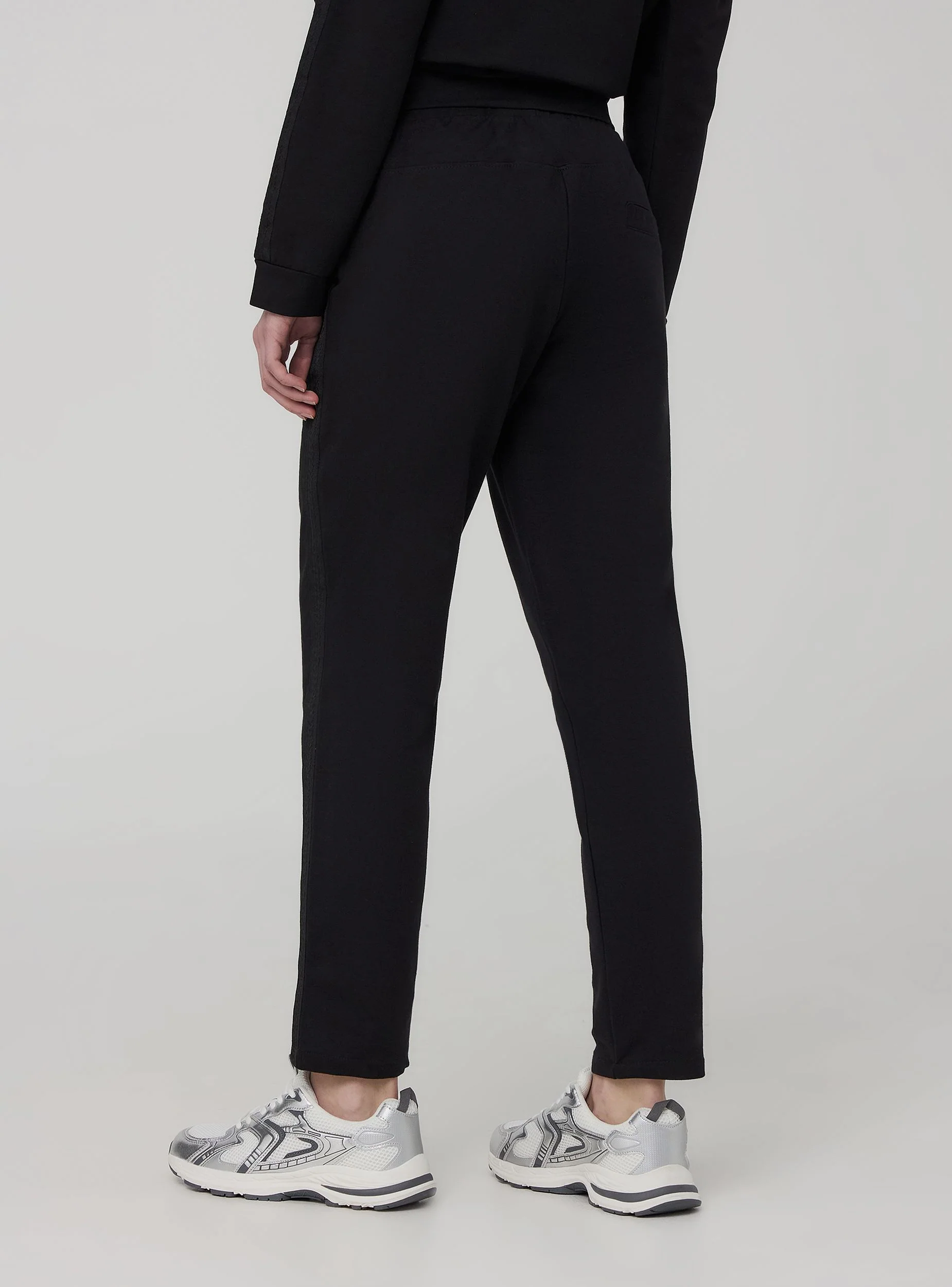 Pantaloni skinny effetto raso con banda laterale