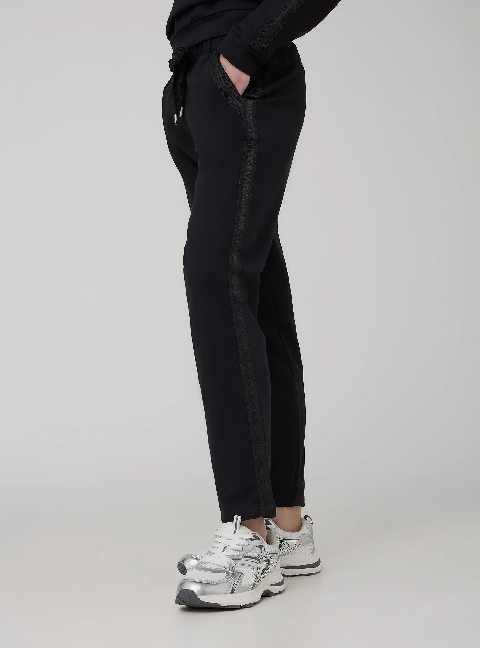 Pantaloni skinny effetto raso con banda laterale - Image 3