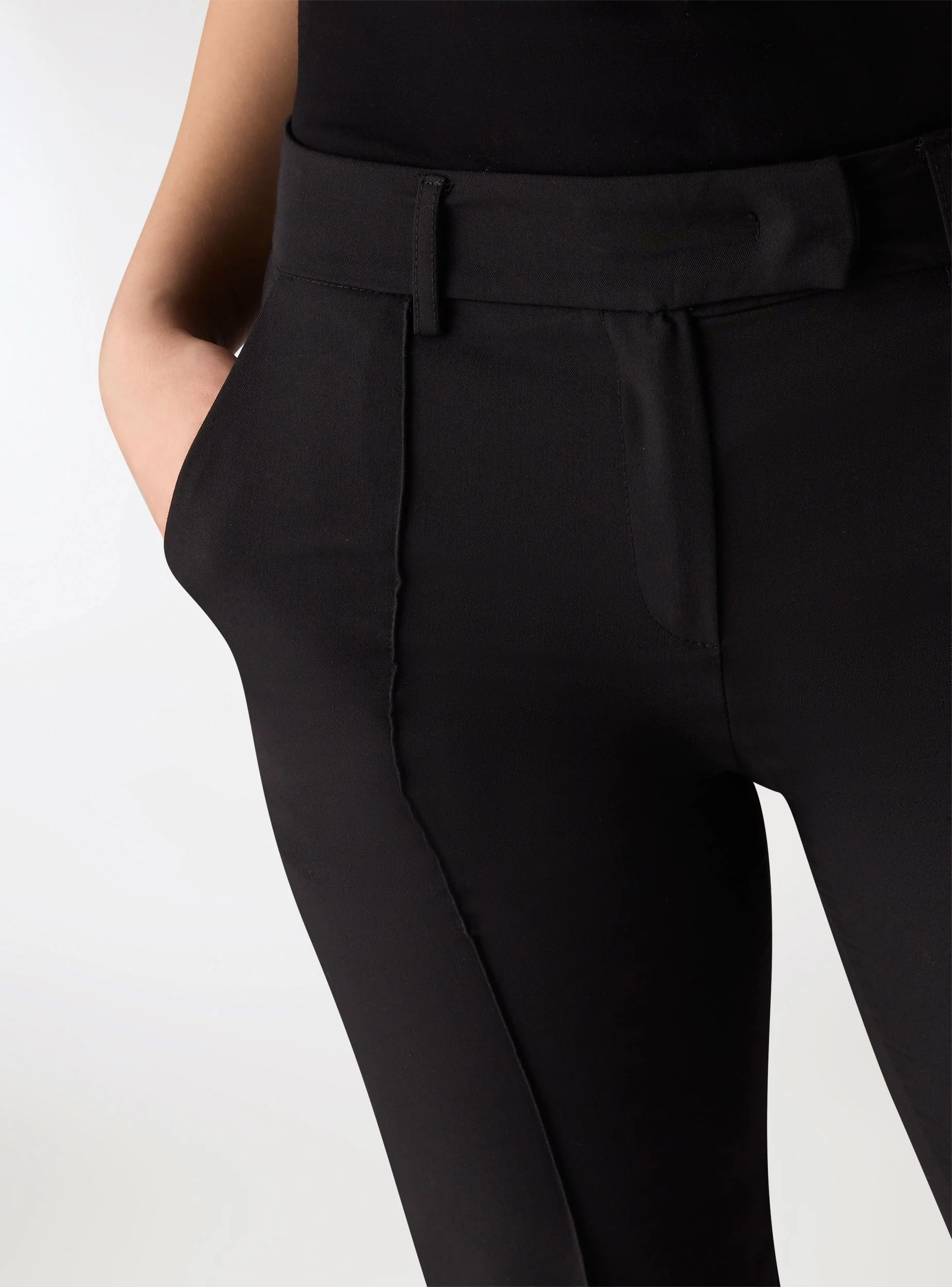 Pantaloni straight con pinces e spacchi - Image 4