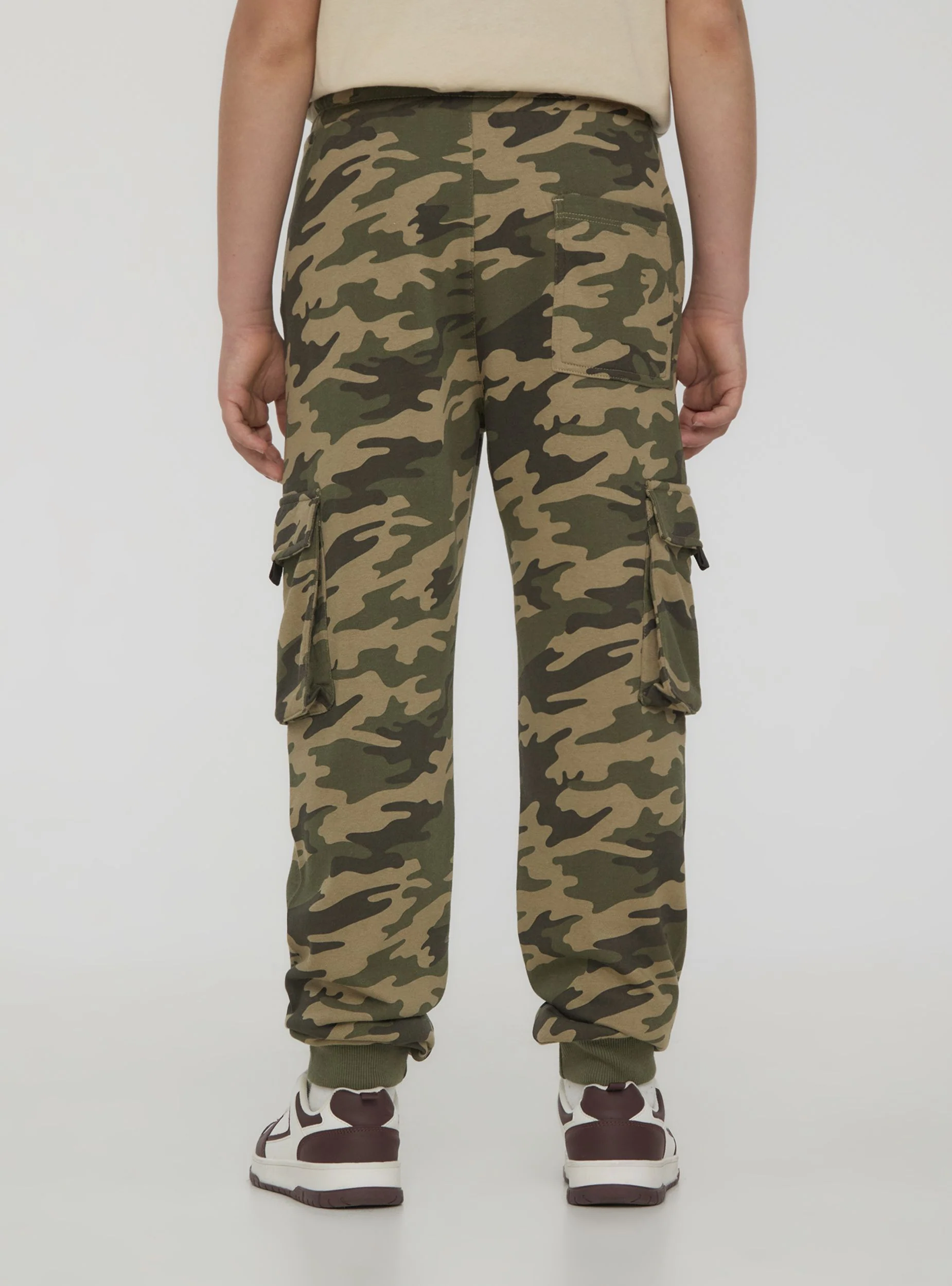 Pantaloni tuta cargo mimetici - Image 3