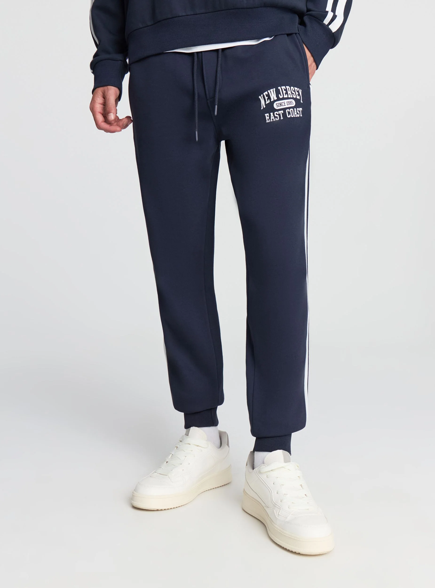 Pantaloni tuta con bande laterali - Image 3