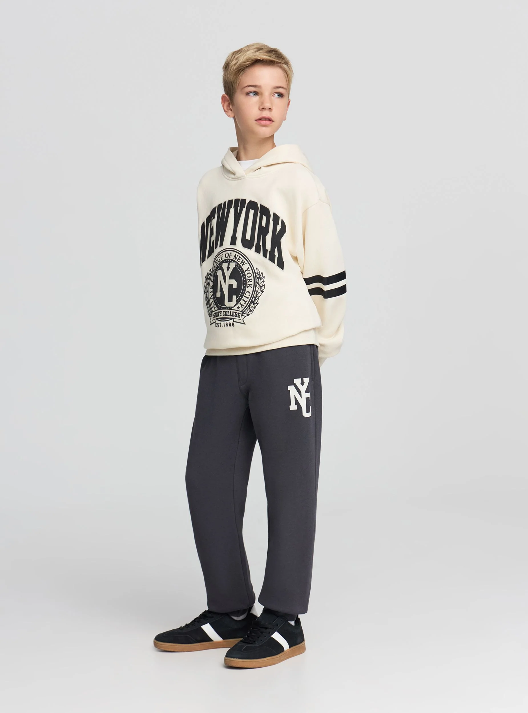 Pantaloni tuta con coulisse e stampa - Image 2