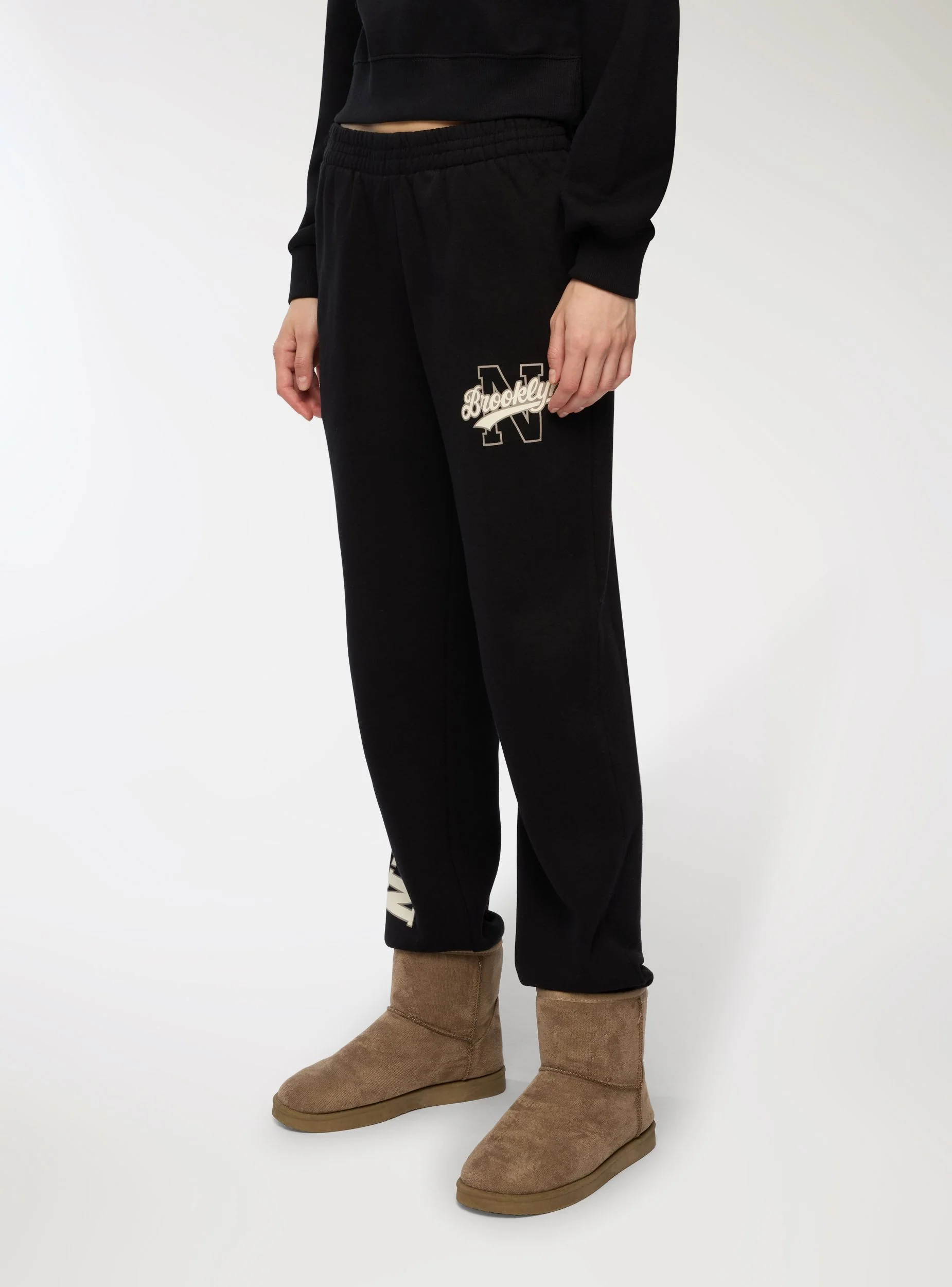 Pantaloni tuta con scritta college - Image 4