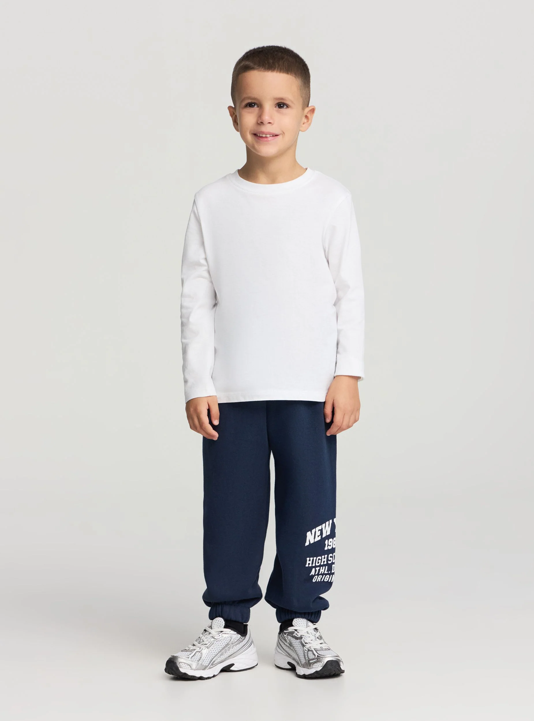 Pantaloni tuta con scritta - Image 3