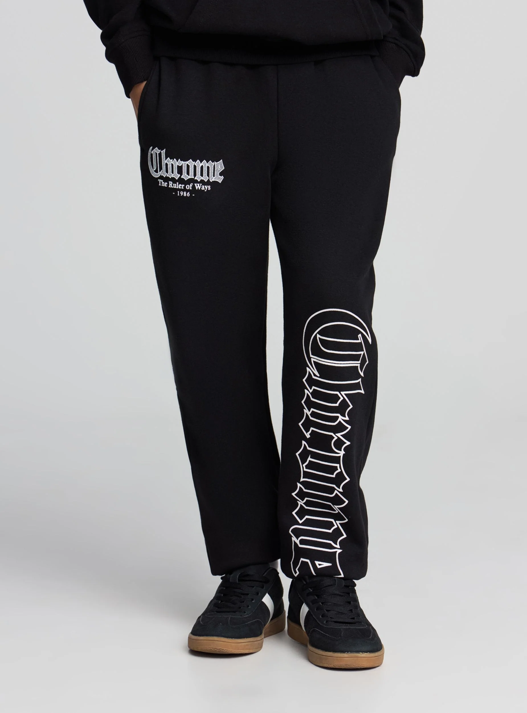 Pantaloni tuta con stampa gotica