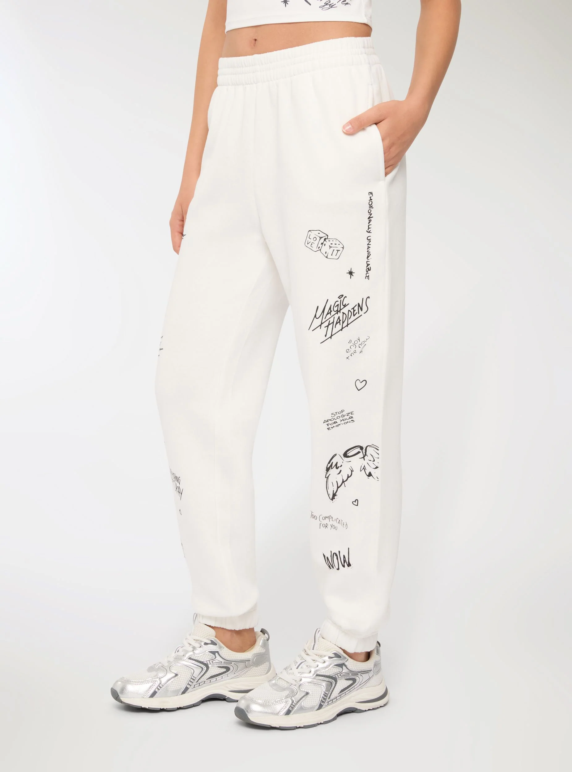 Pantaloni tuta con stampe graffiti - Image 3