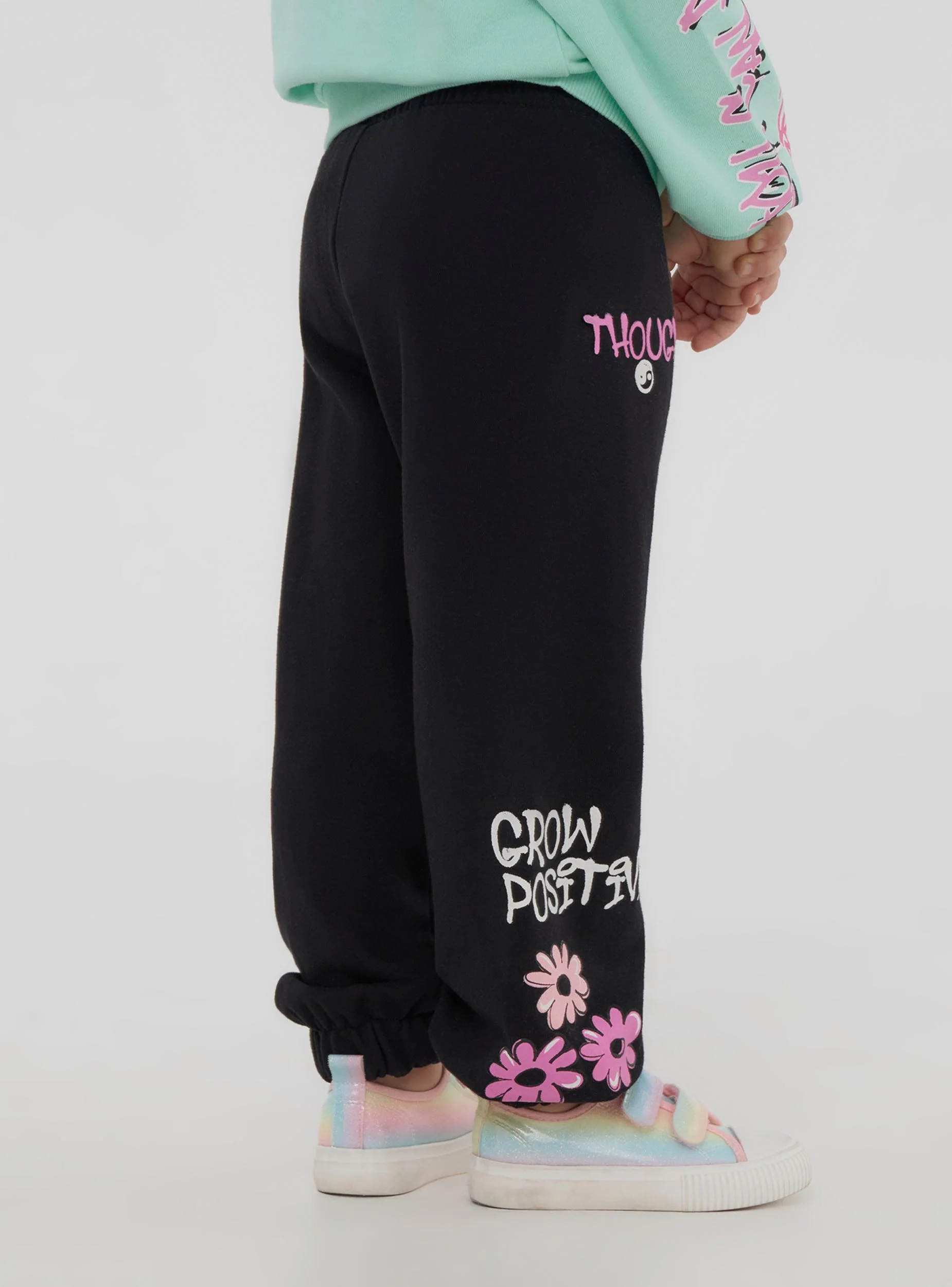 Pantaloni tuta con stampe stile graffiti - Image 3