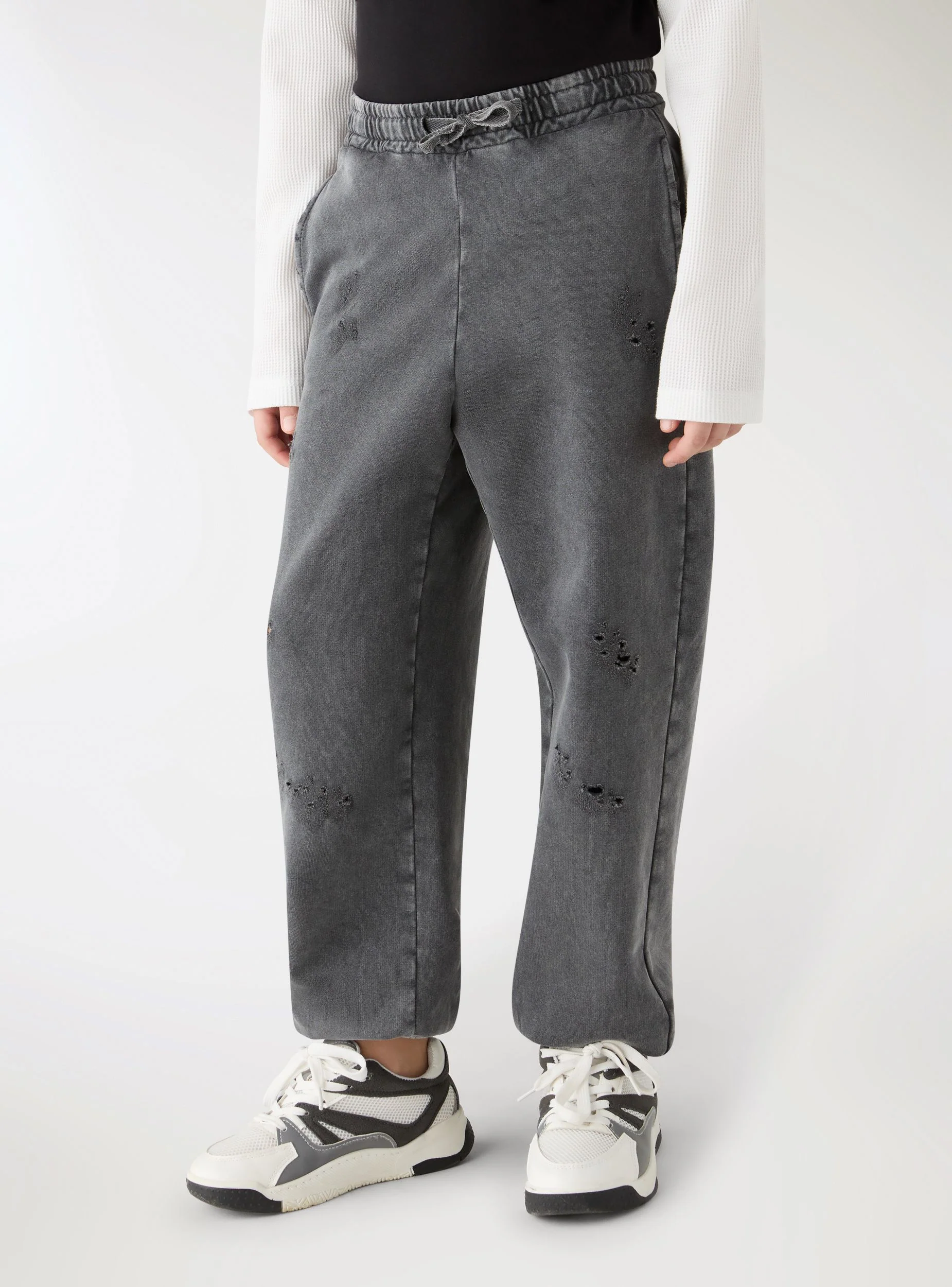 Pantaloni tuta jogger con strappi - Image 3