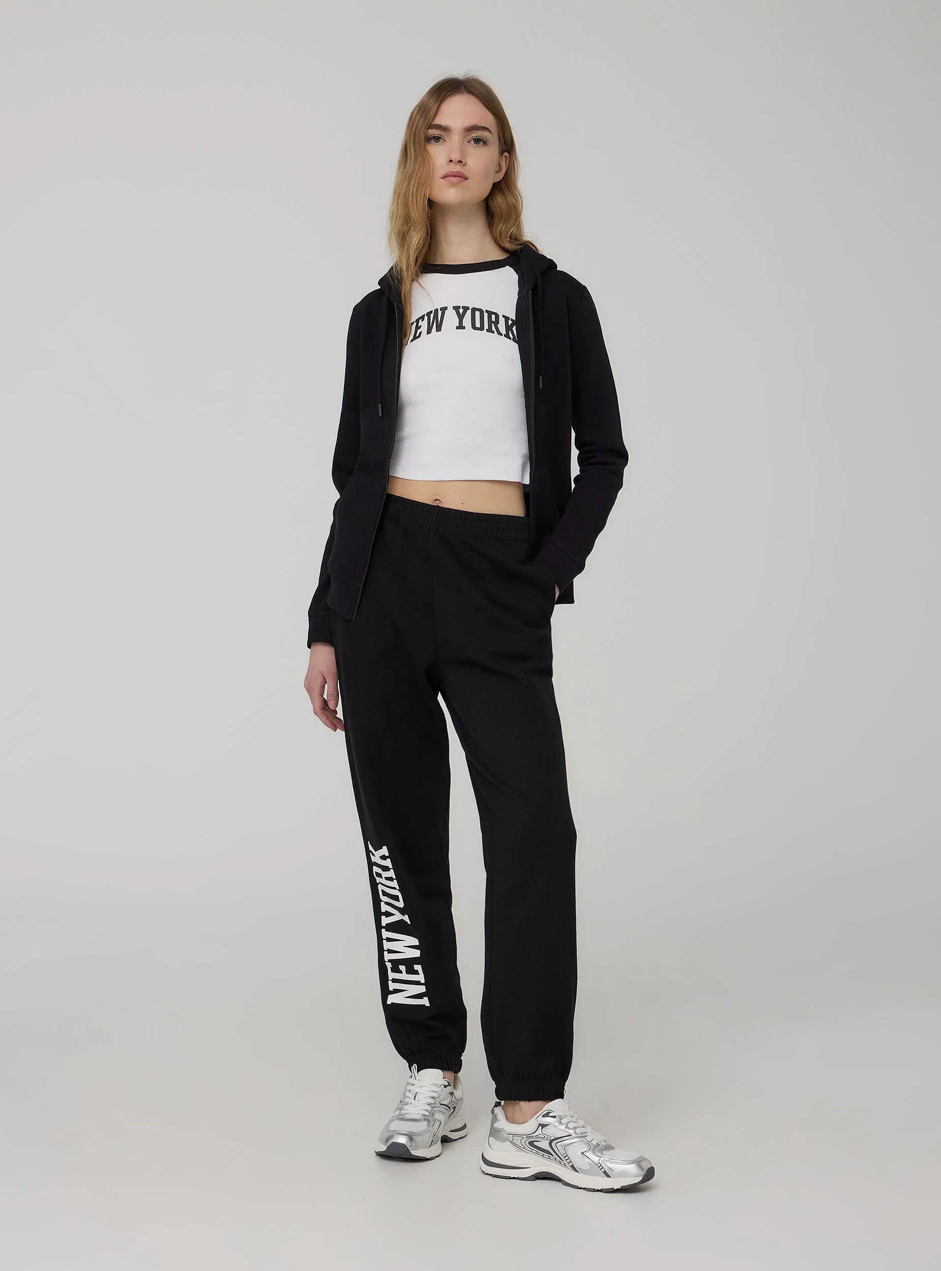 Pantaloni tuta leggeri a vita alta con scritta