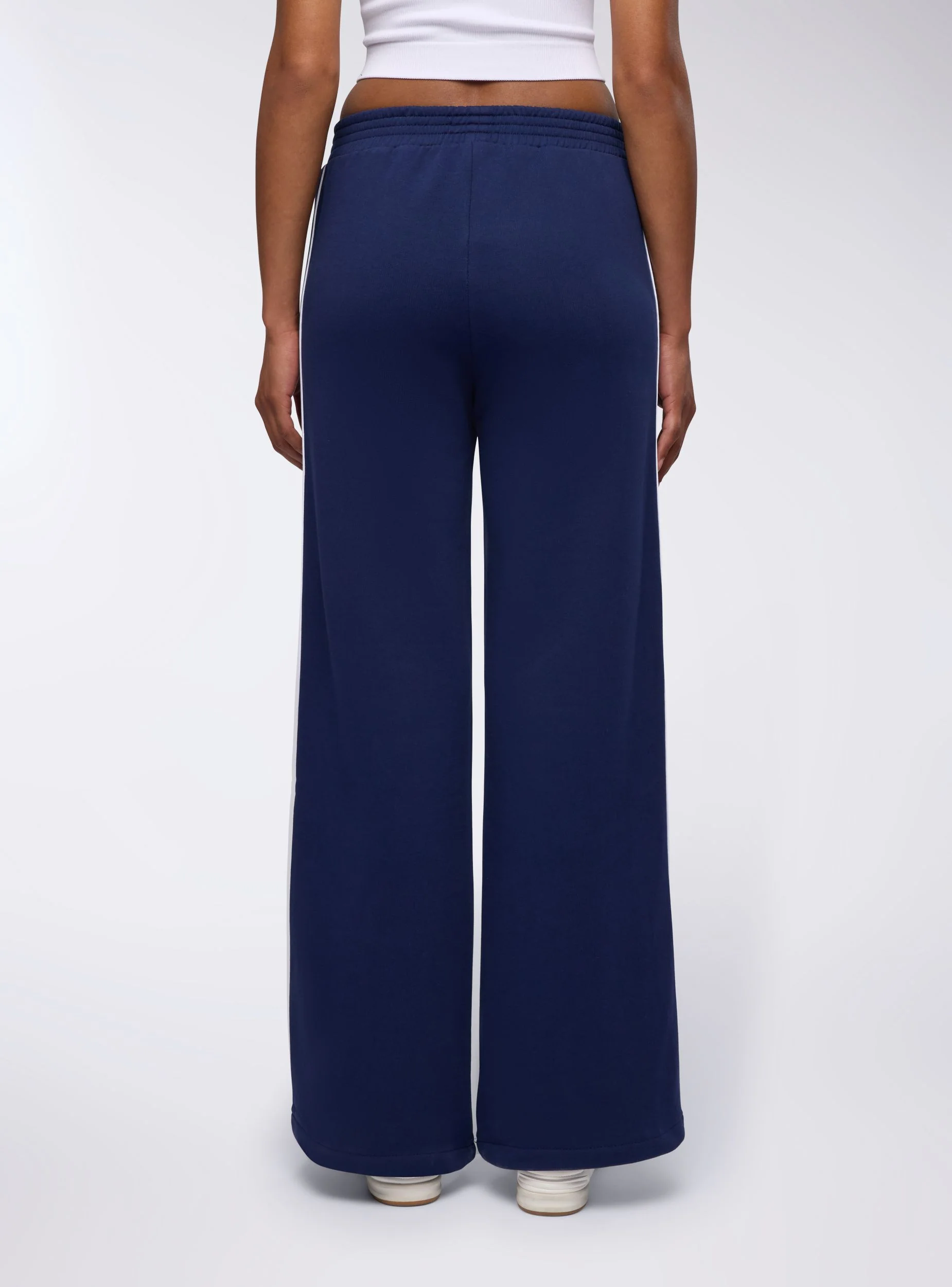 Pantaloni tuta wide leg con banda laterale - Image 4