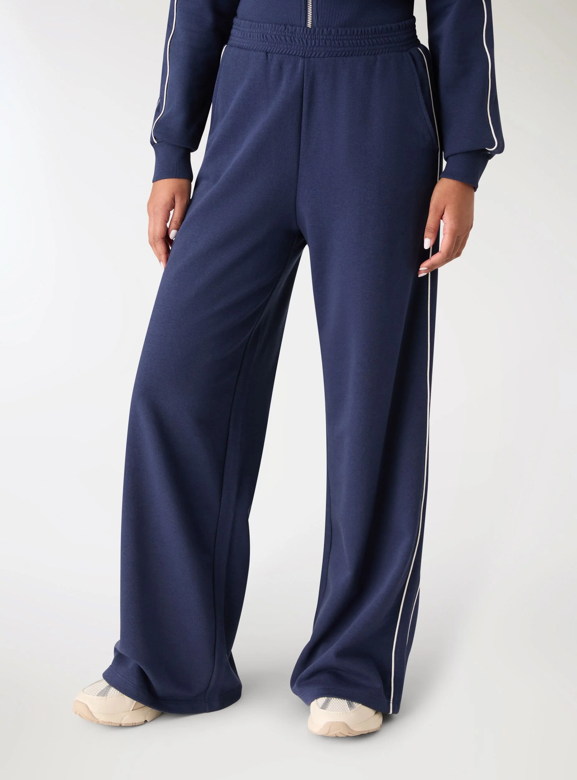 Pantaloni tuta wide leg con bande laterali - Image 3
