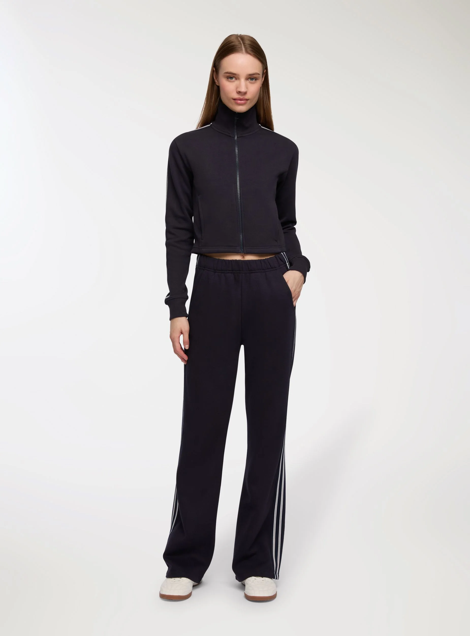 Pantaloni tuta wide leg con bande - Image 4