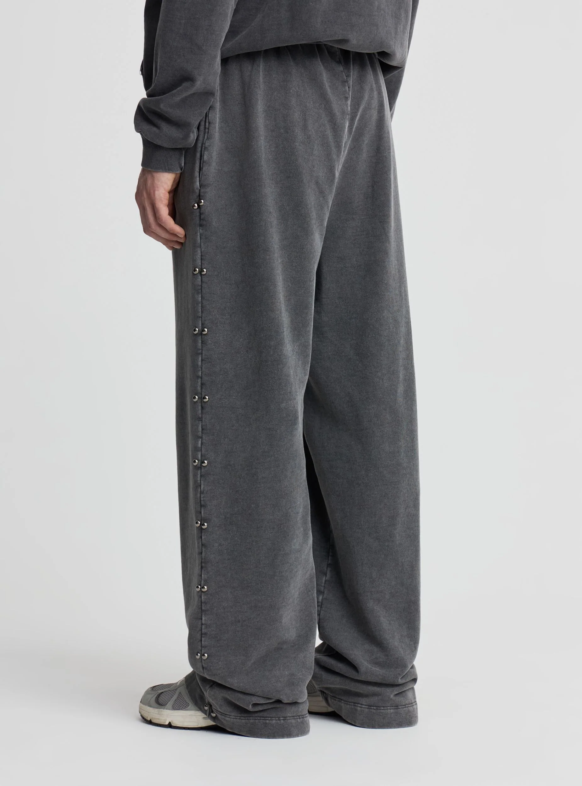 Pantaloni tuta wide leg con borchie laterali - Image 3