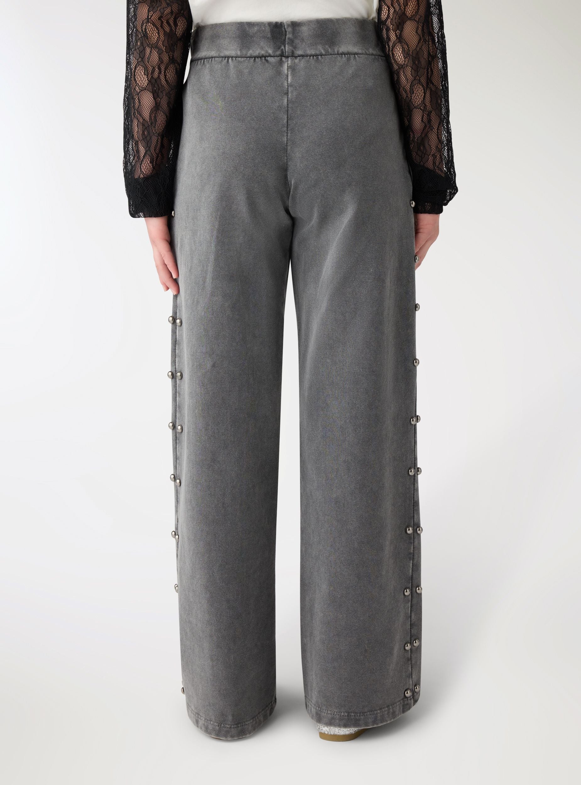 Pantaloni tuta wide leg con borchie - Image 3
