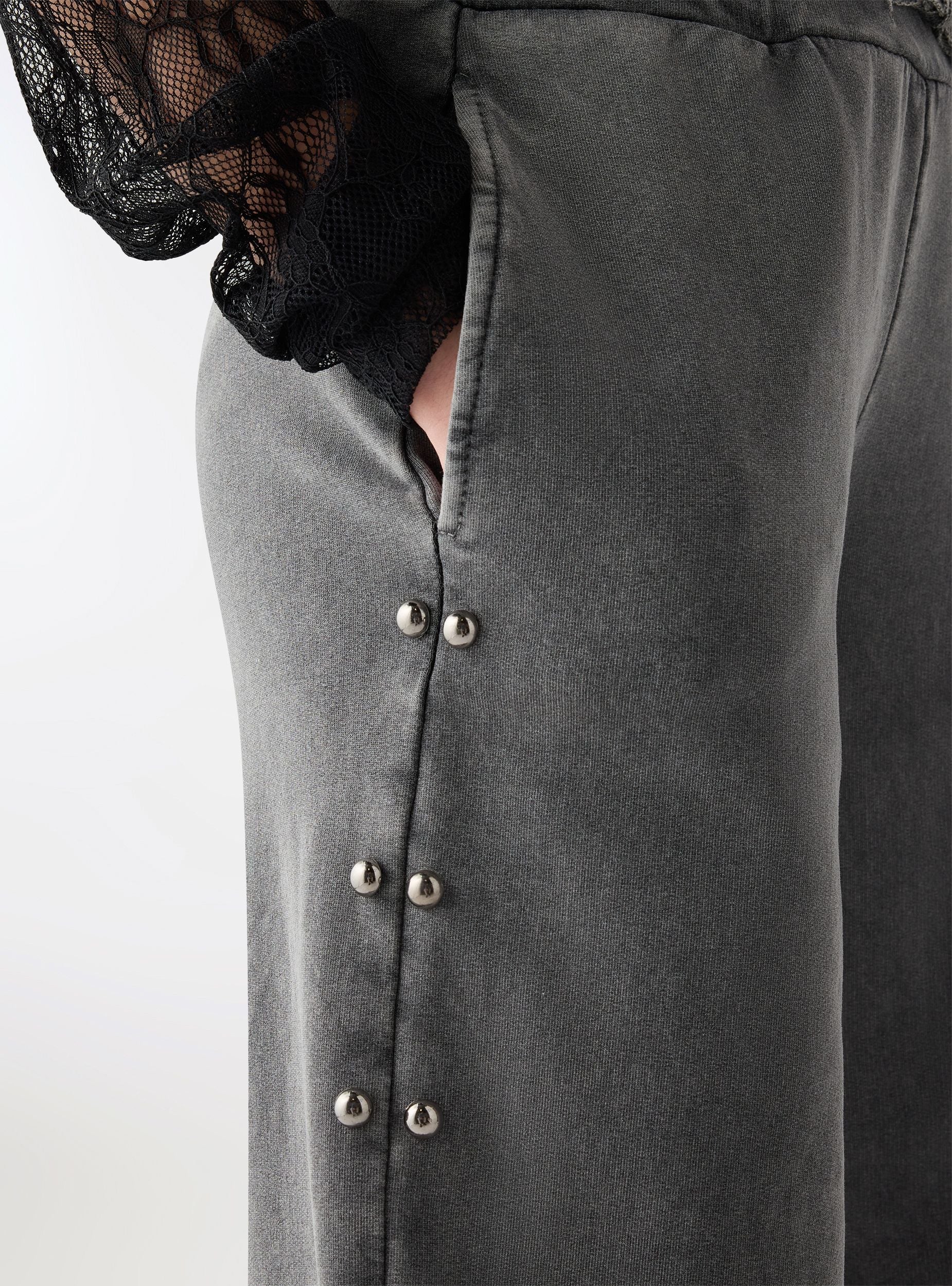 Pantaloni tuta wide leg con borchie - Image 4