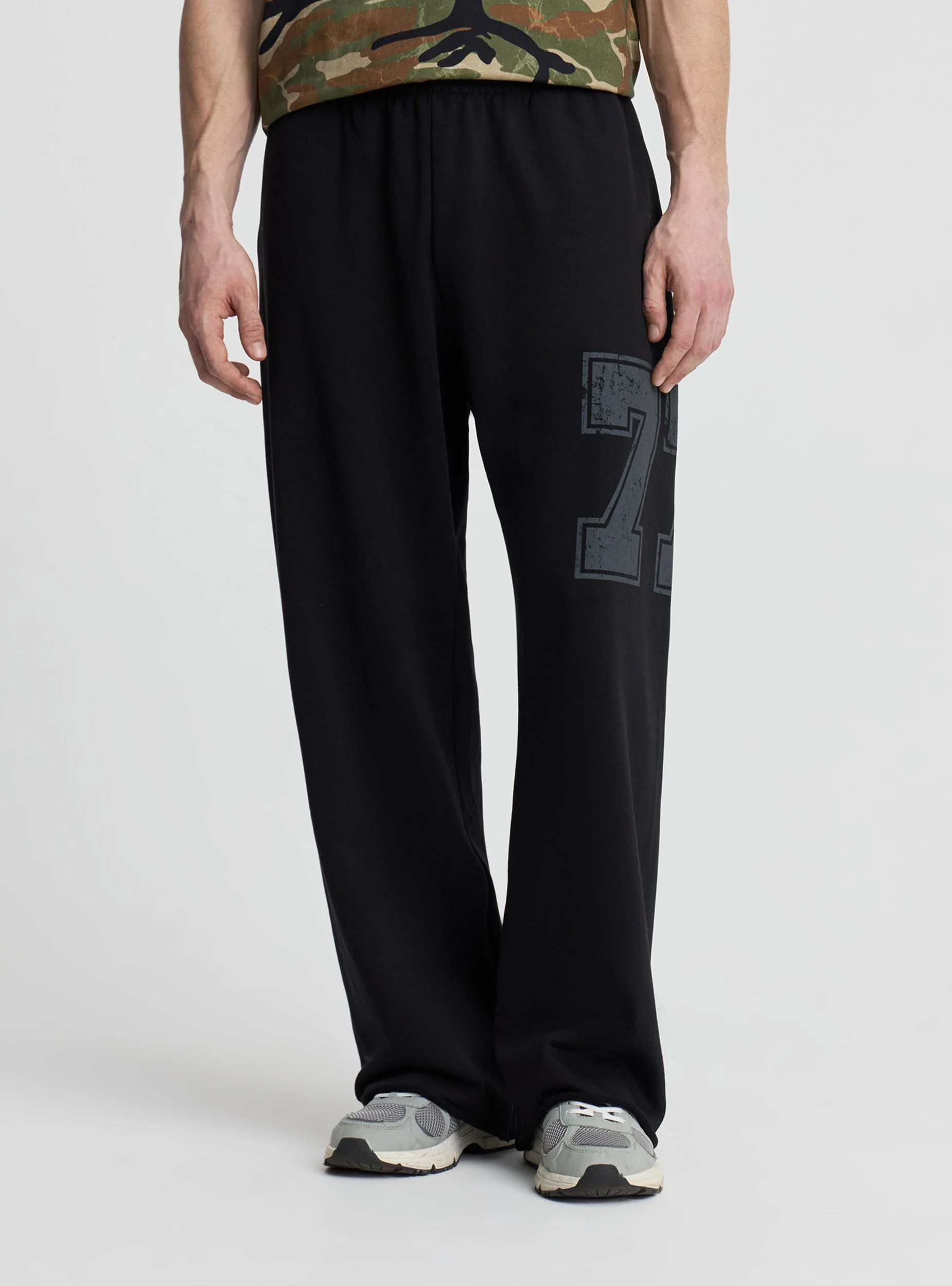 Pantaloni tuta wide leg con stampa numerica - Image 2