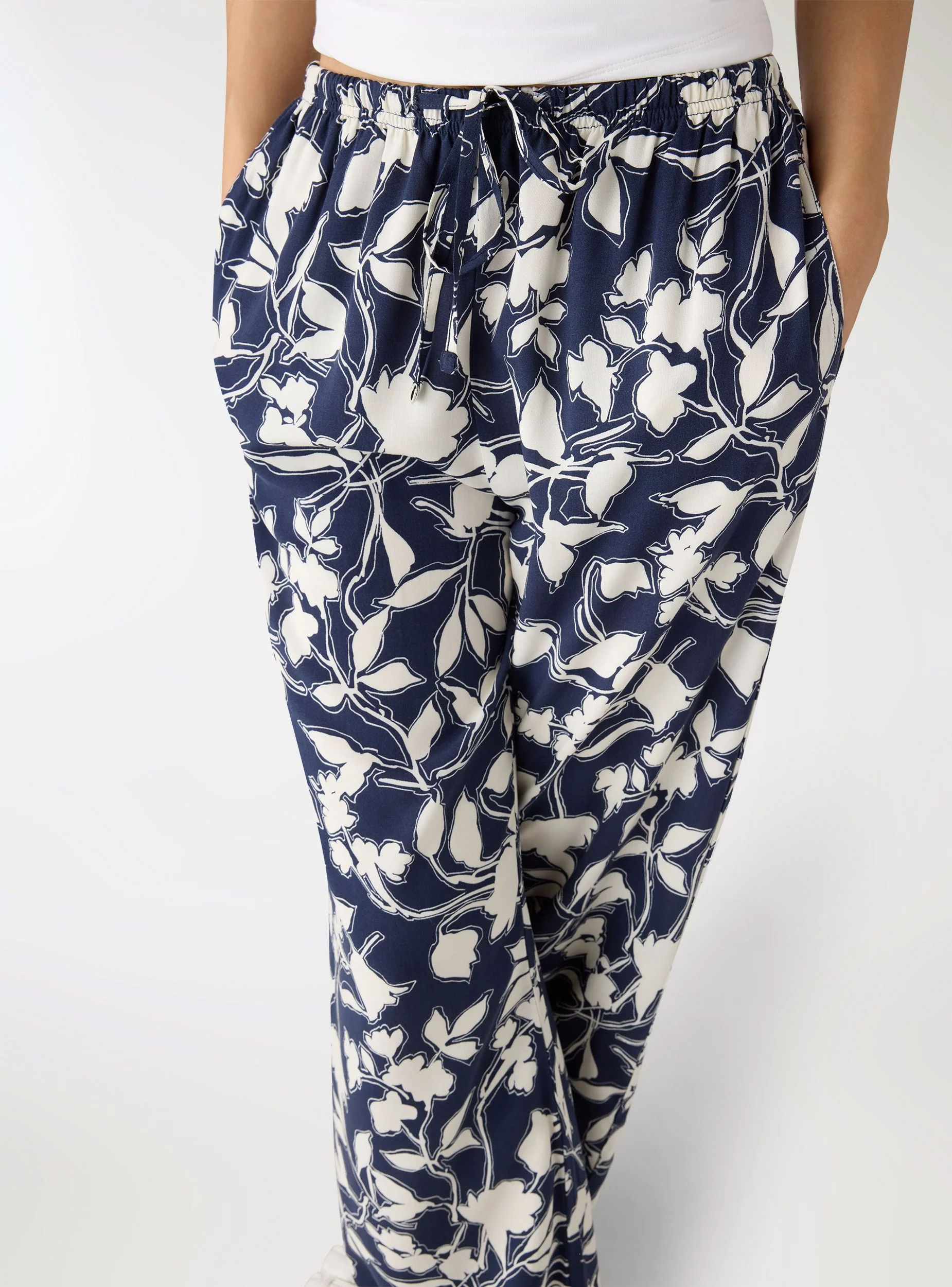 Pantaloni wide leg a fiori con coulisse - Image 4