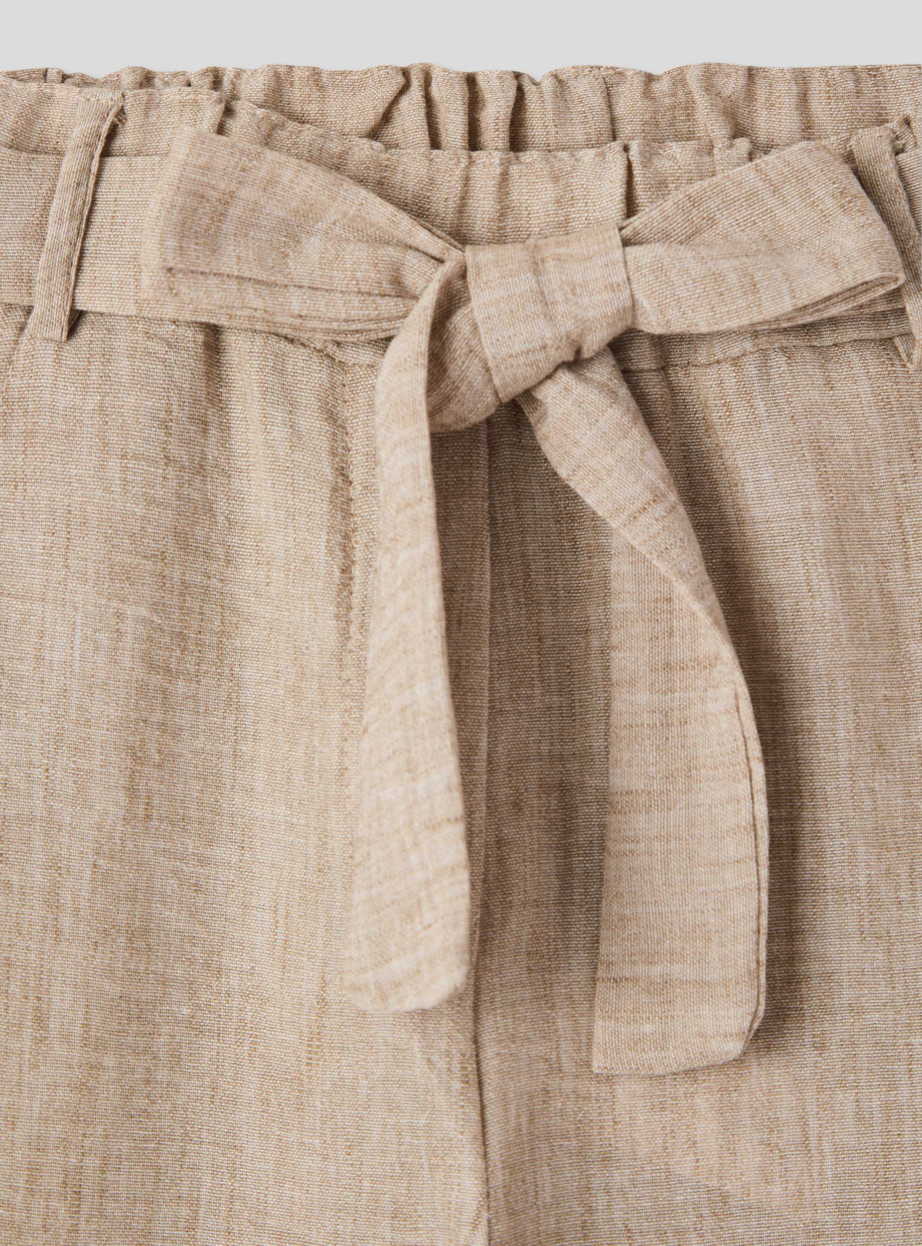 Pantaloni wide leg con cintura