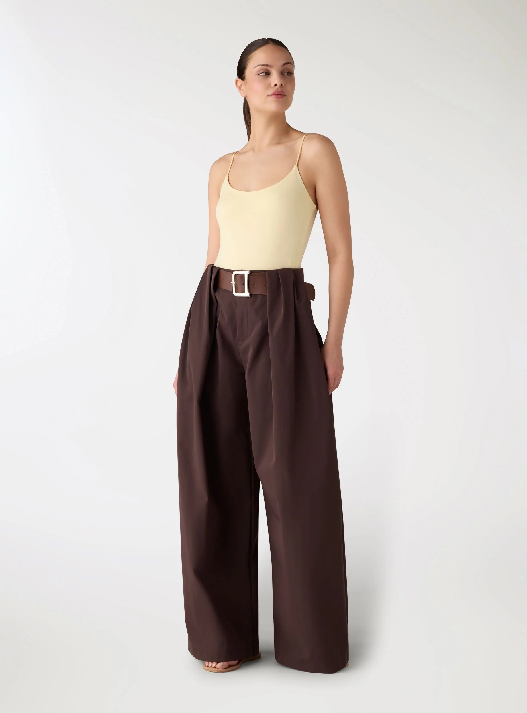 Pantaloni wide leg con cintura