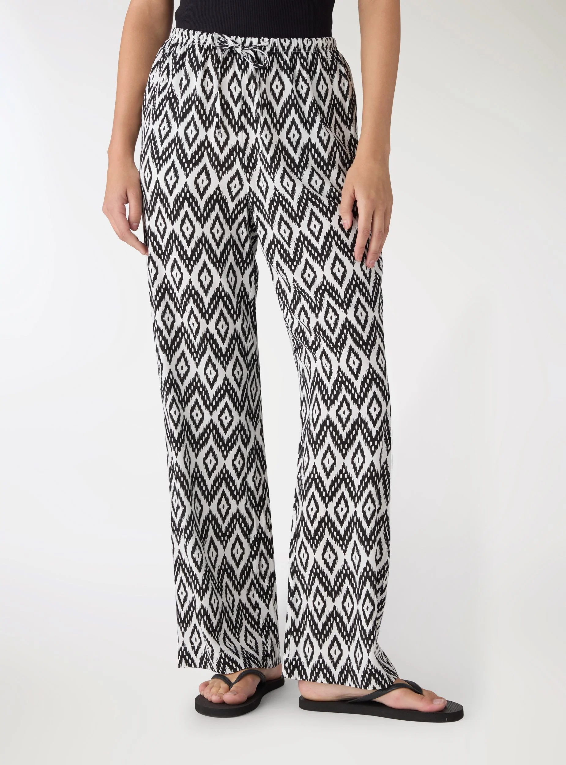 Pantaloni wide leg con coulisse a fantasia etnica - Image 4