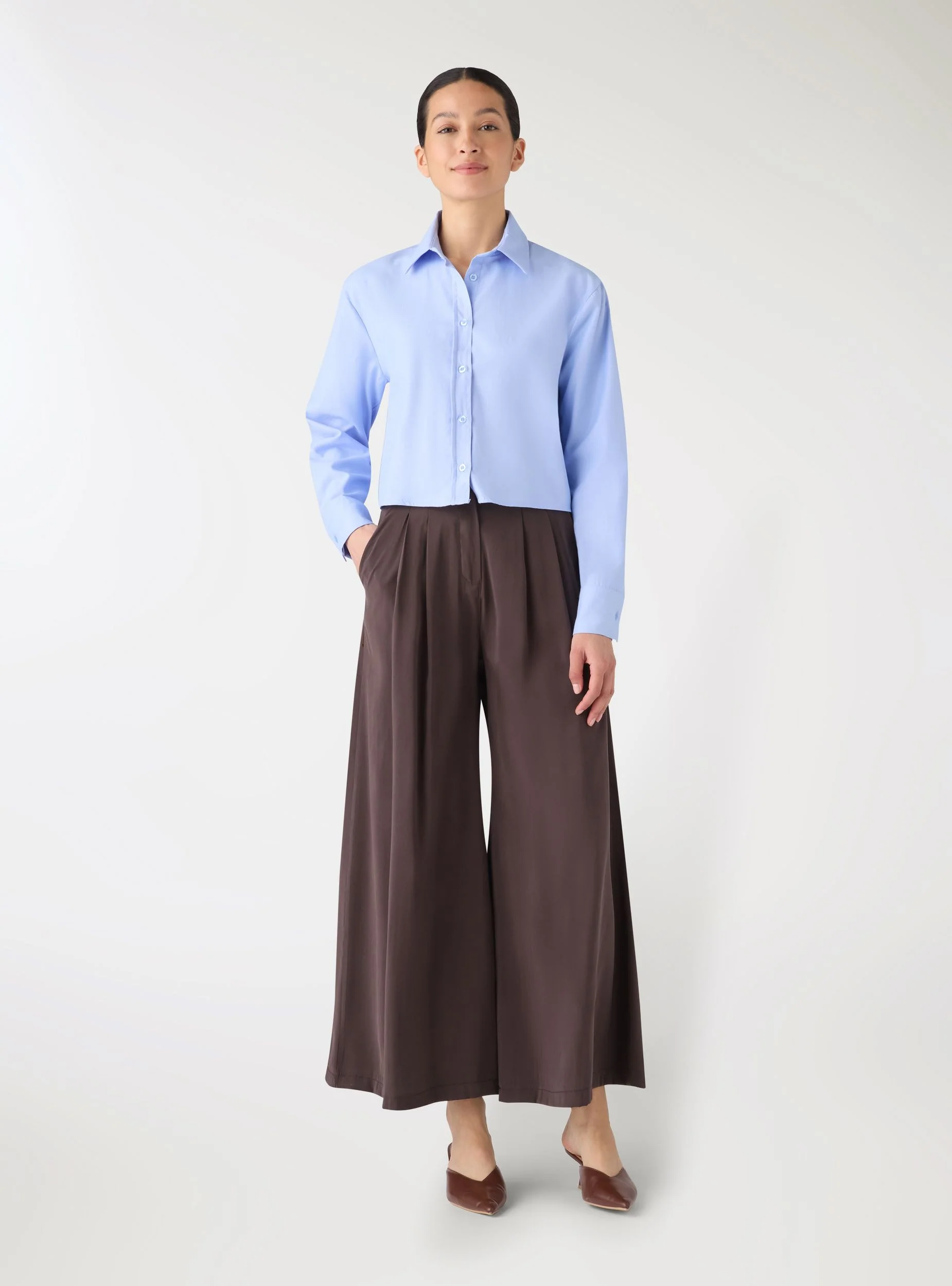 Pantaloni wide leg con doppie pince
