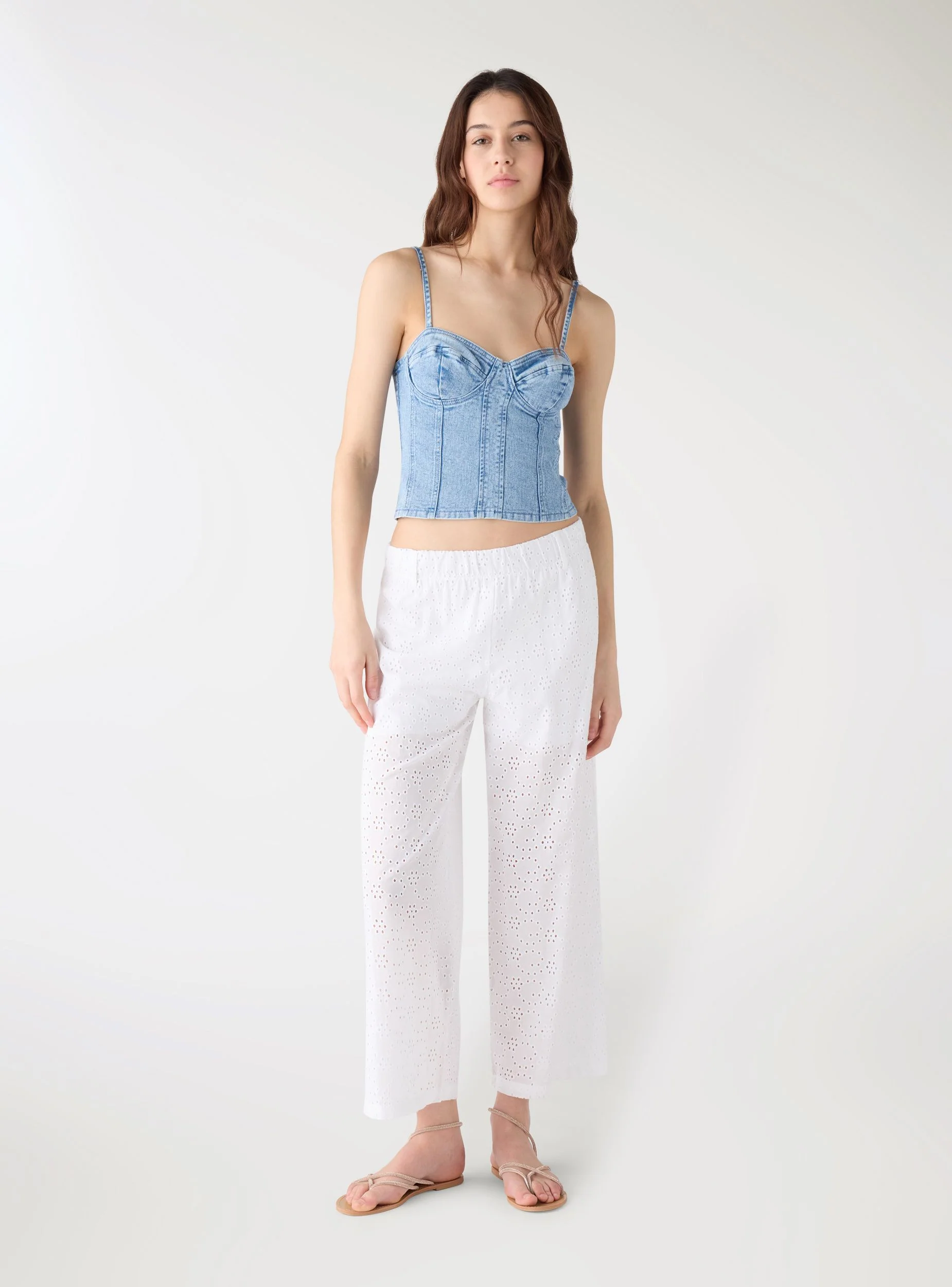 Pantaloni wide leg crop sangallo con cintura - Image 3