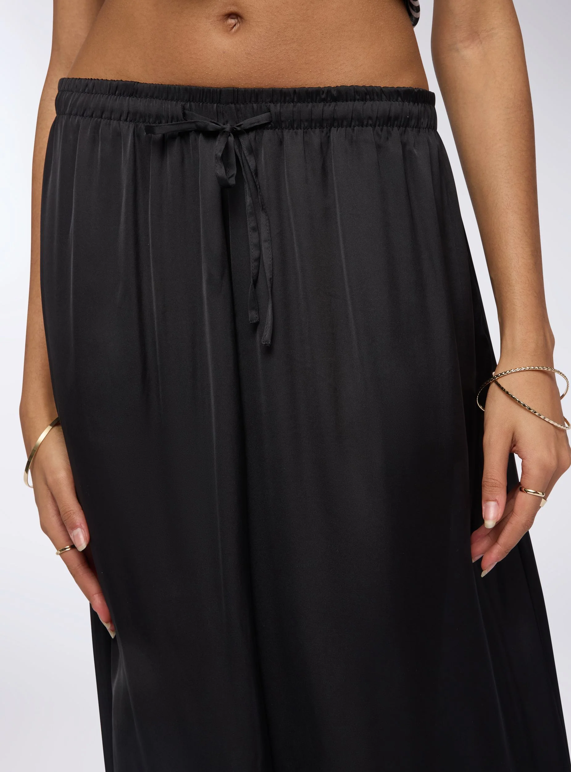Pantaloni wide leg effetto raso con coulisse