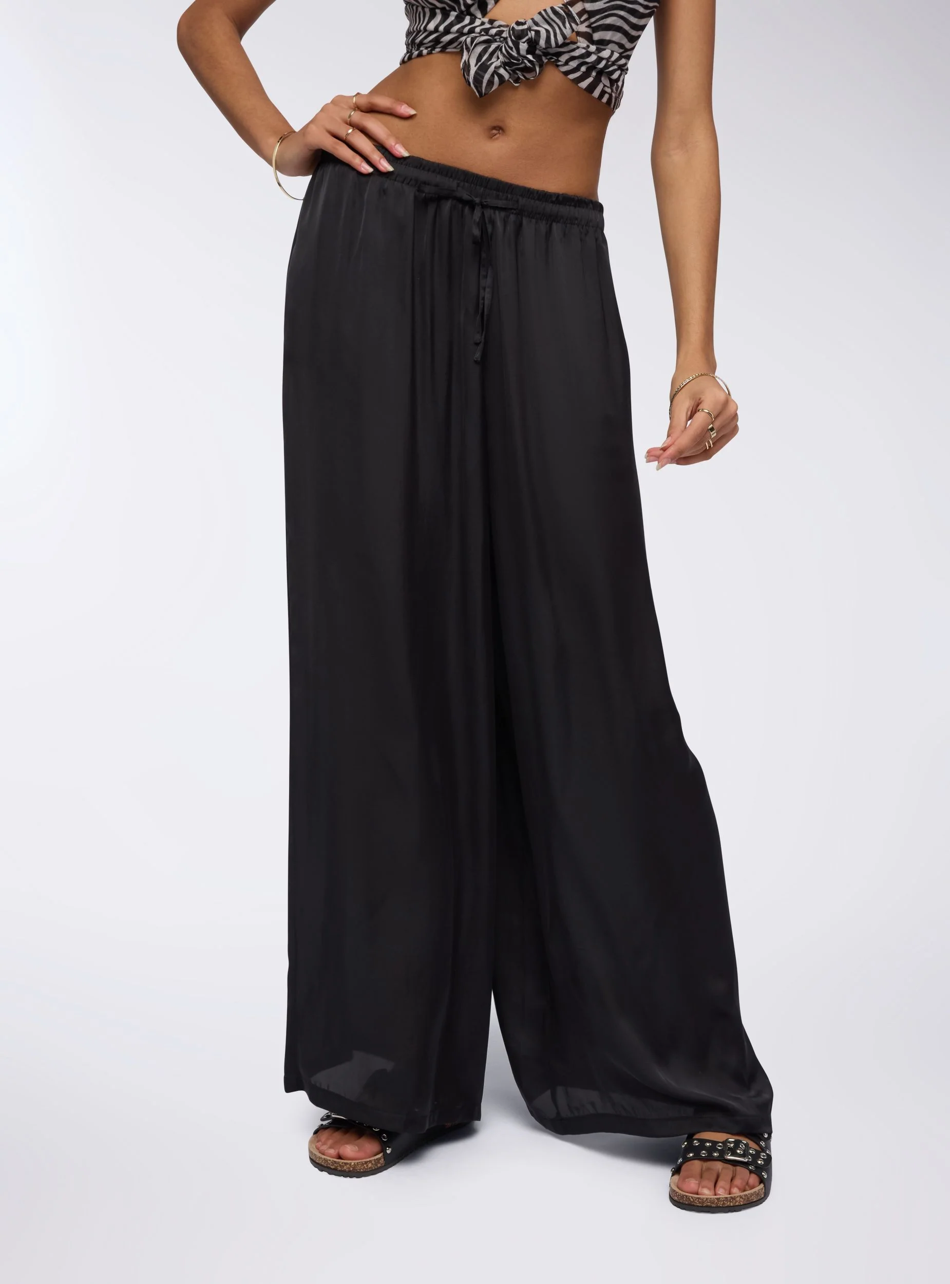 Pantaloni wide leg effetto raso con coulisse - Image 4