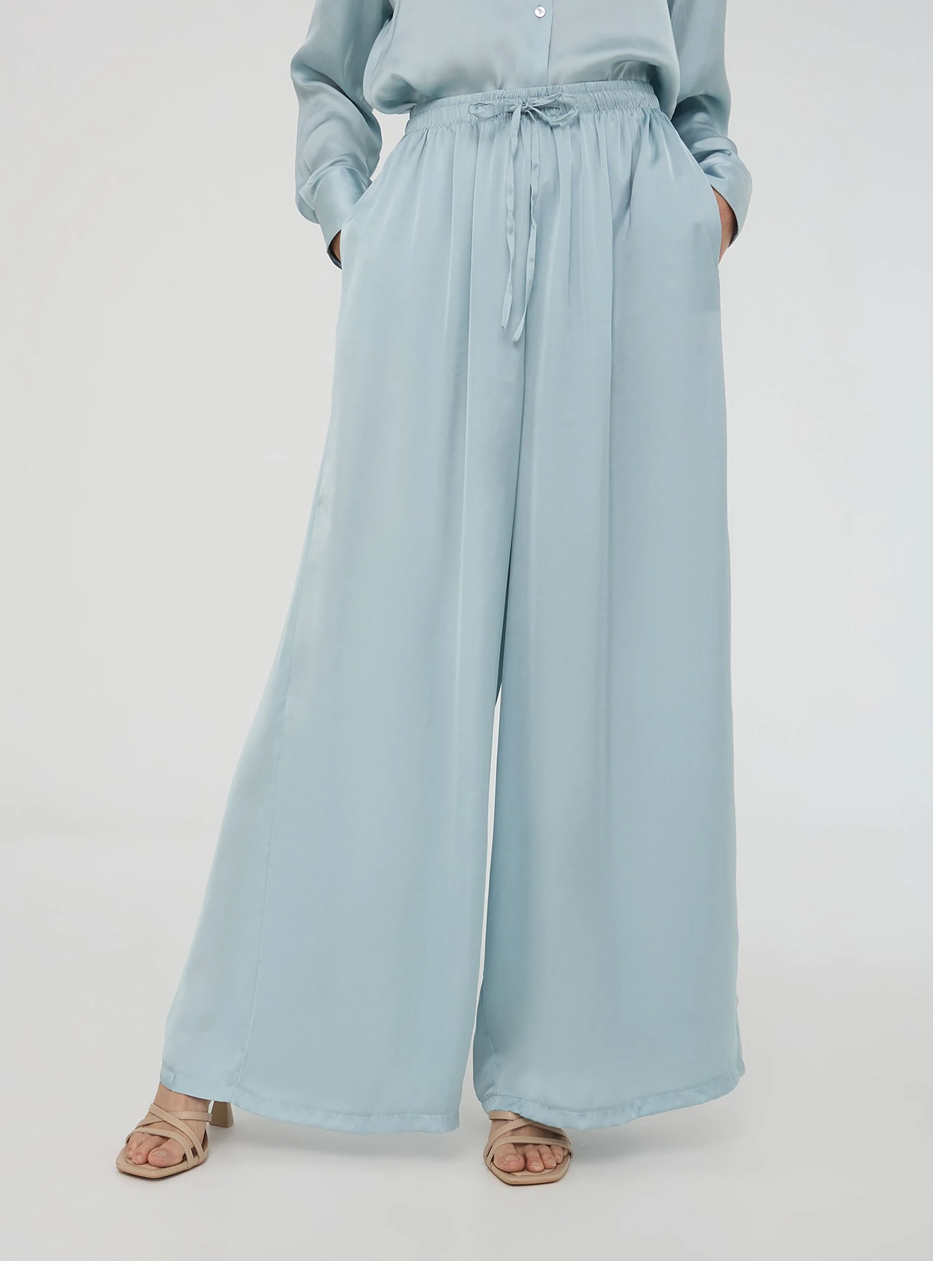 Pantaloni wide leg effetto raso con coulisse - Image 4