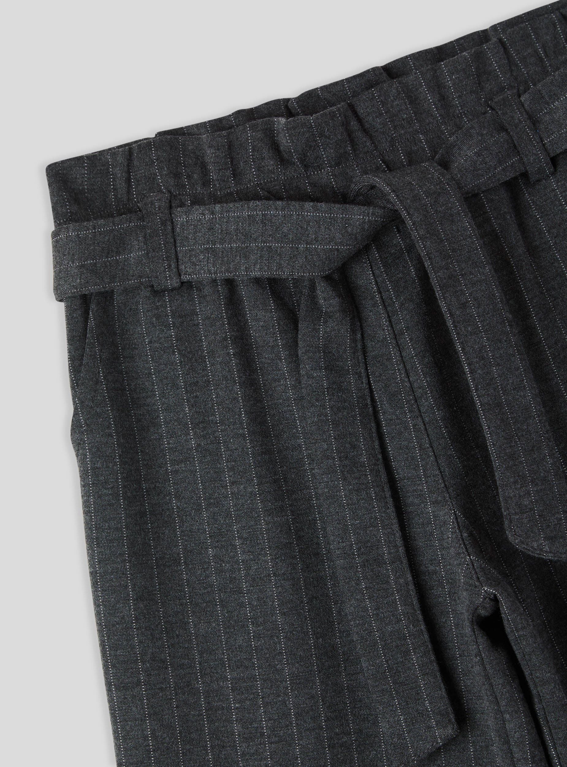 Pantaloni wide leg gessati con fusciacca