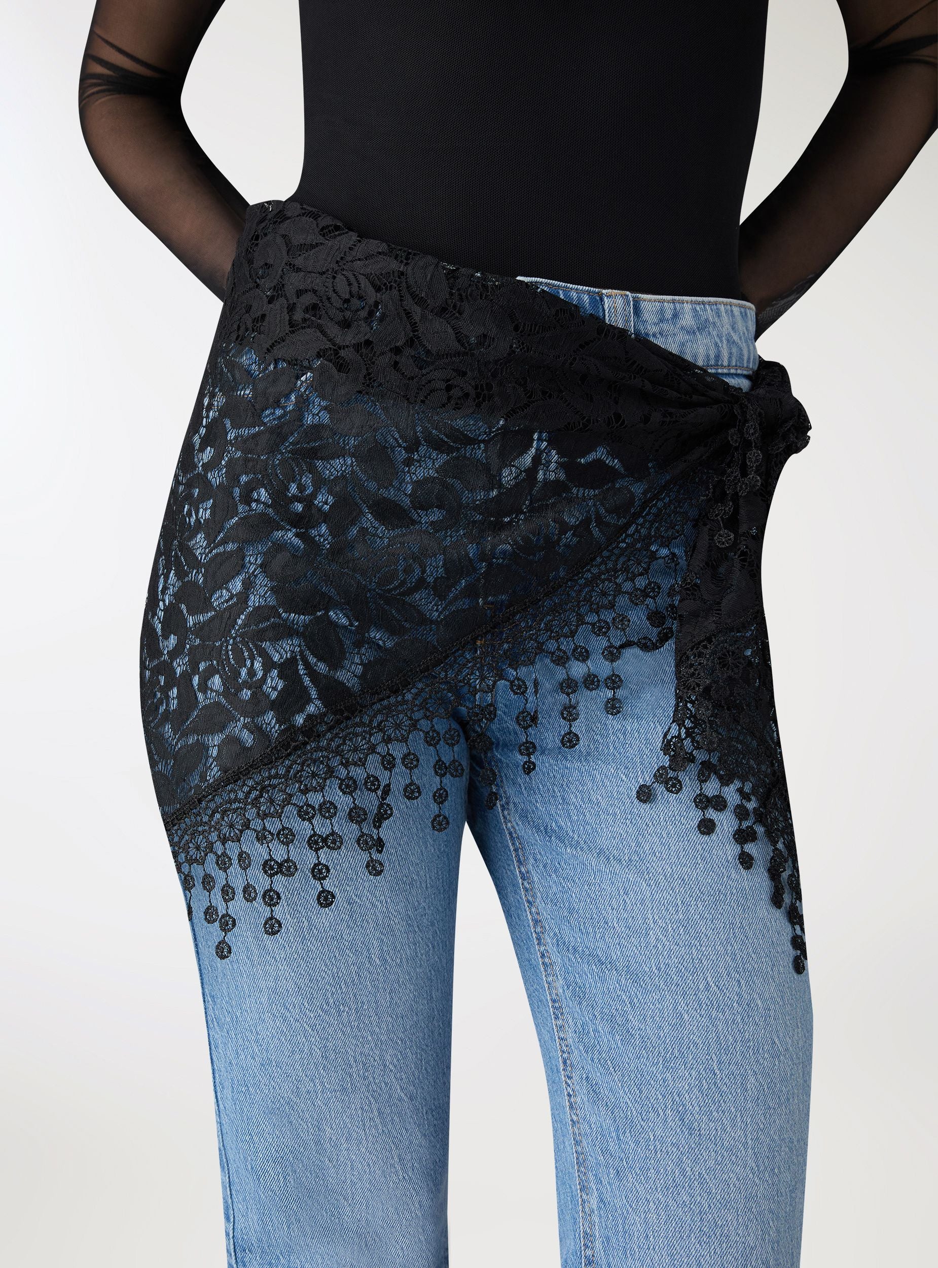 Pareo in pizzo con frange