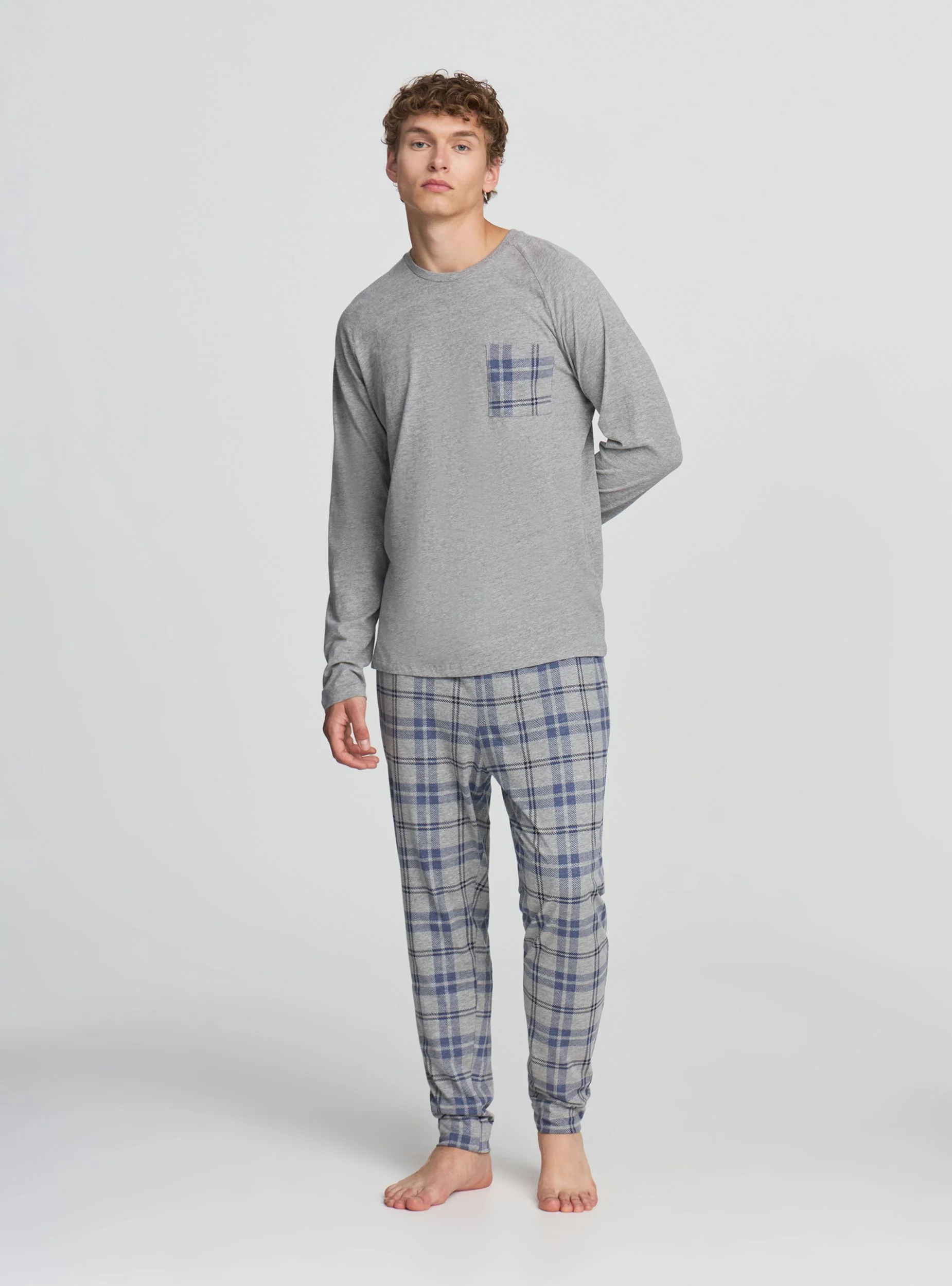 Pigiama con maglia e pantaloni a quadri - Image 2