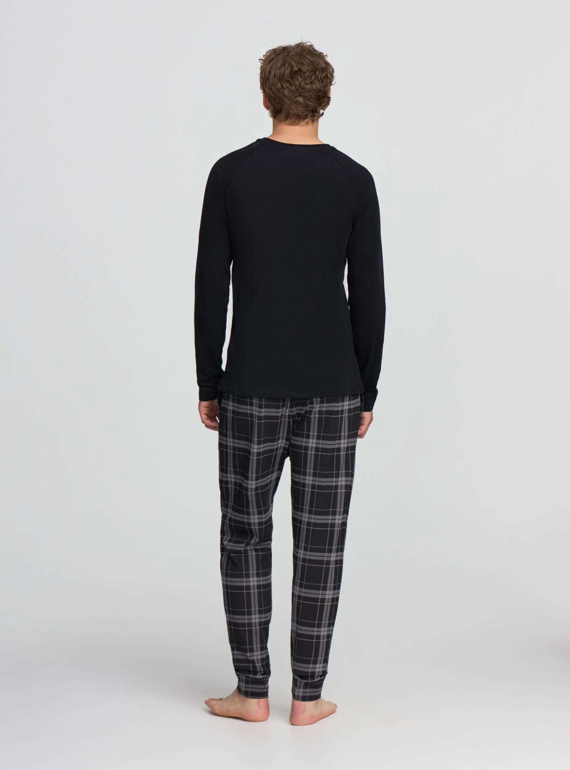 Pigiama con maglia e pantaloni a quadri - Image 3